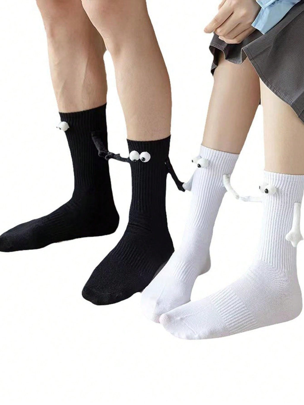 1/2 paires de chaussettes créatives magnétiques main dans la main simples noir et blanc, décoration 3D aux grands yeux à la mode, chaussettes de couple intéressantes pour le port quotidien et extérieur