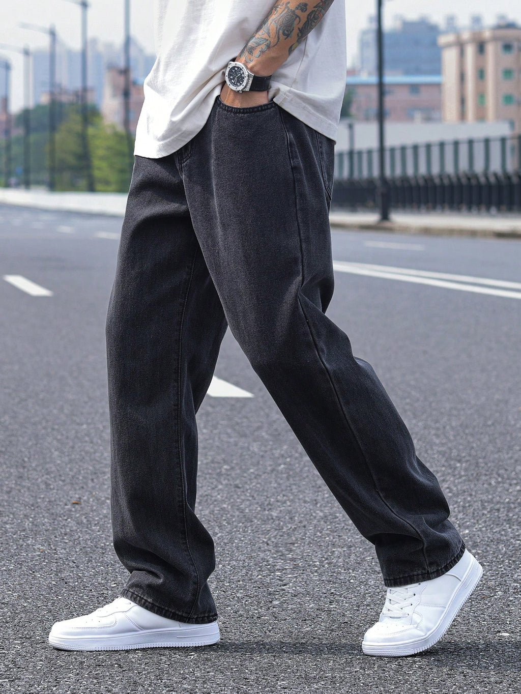 Manfinity Hypemode Jeans droits à poches obliques lavés, coupe ample pour hommes