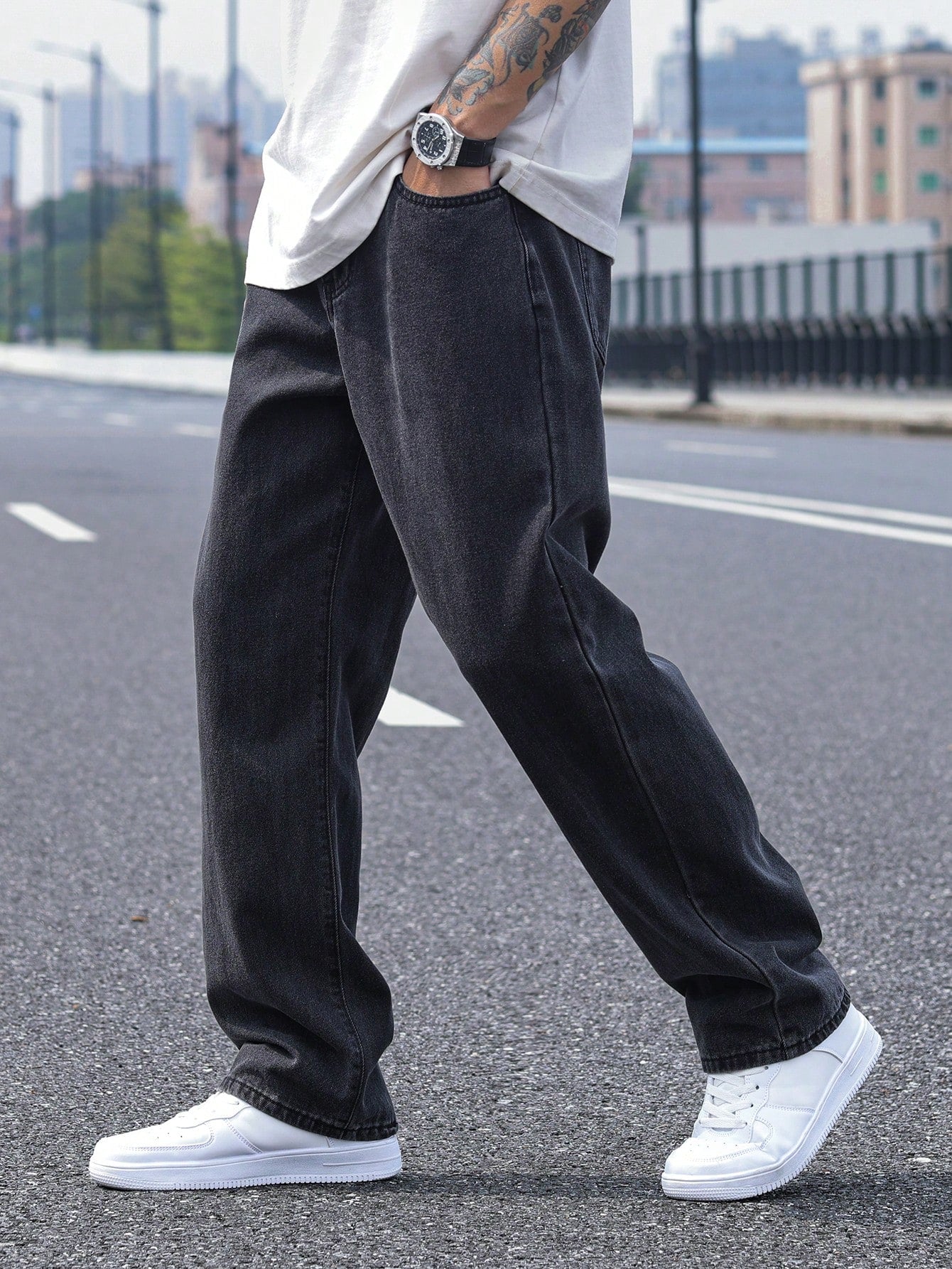 Manfinity Hypemode Jeans droits à poches obliques lavés, coupe ample pour hommes