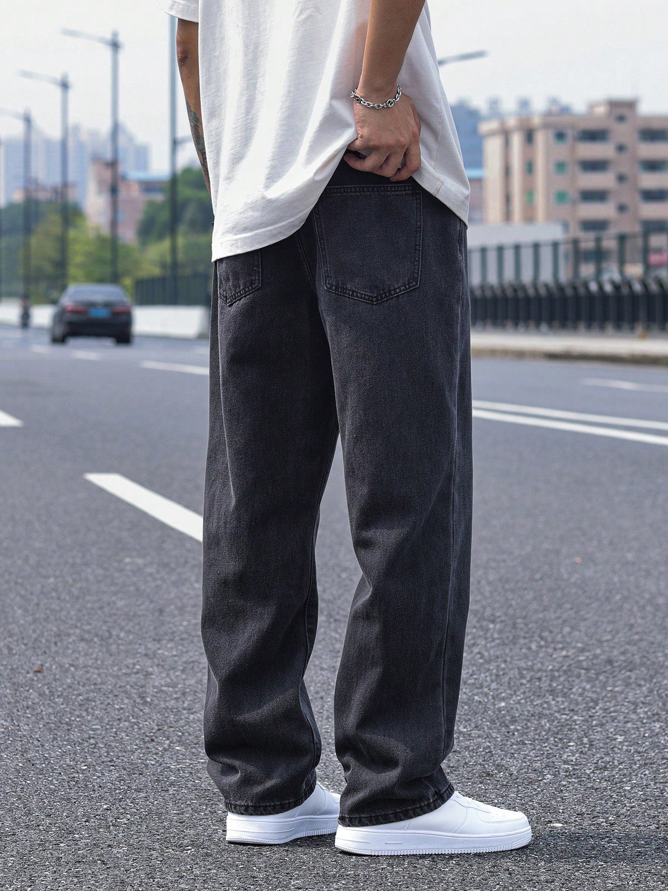 Manfinity Hypemode Jeans droits à poches obliques lavés, coupe ample pour hommes
