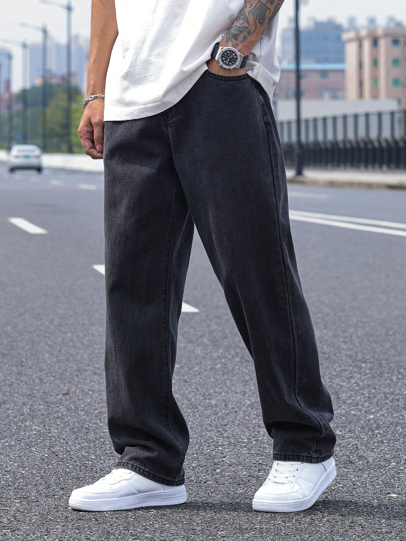 Manfinity Hypemode Jeans droits à poches obliques lavés, coupe ample pour hommes