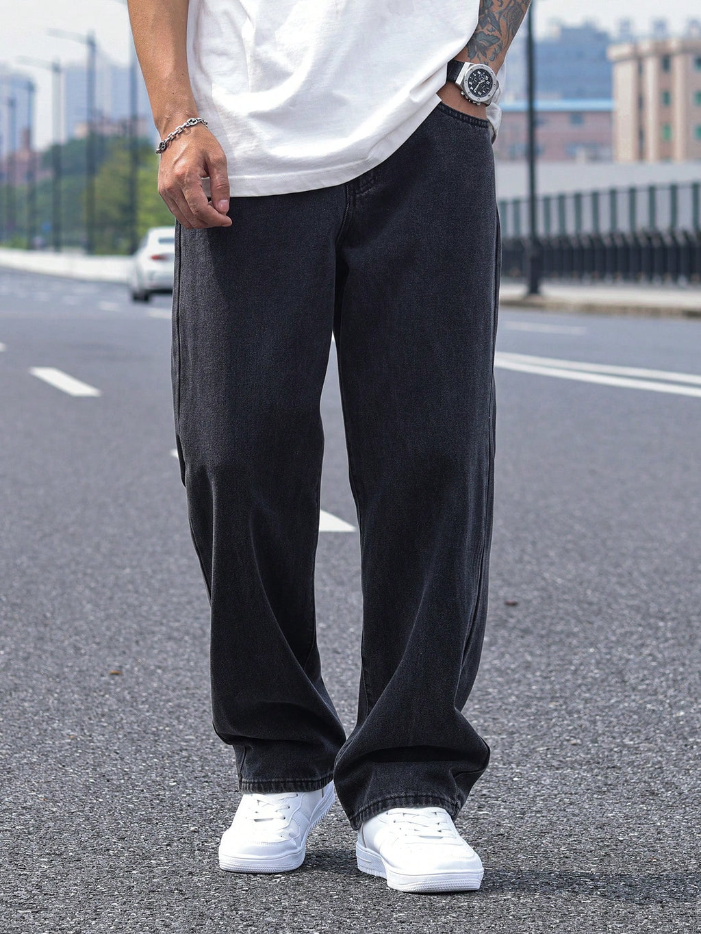 Manfinity Hypemode Jeans droits à poches obliques lavés, coupe ample pour hommes