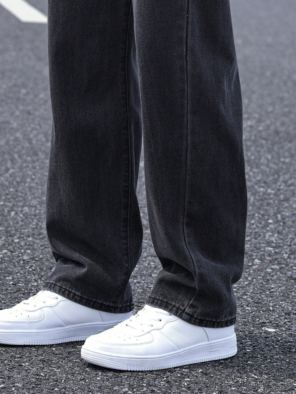 Manfinity Hypemode Jeans droits à poches obliques lavés, coupe ample pour hommes