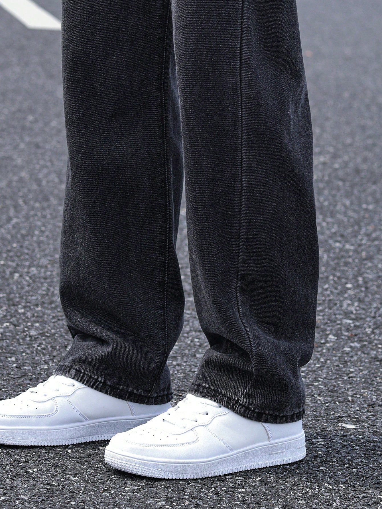 Manfinity Hypemode Jeans droits à poches obliques lavés, coupe ample pour hommes