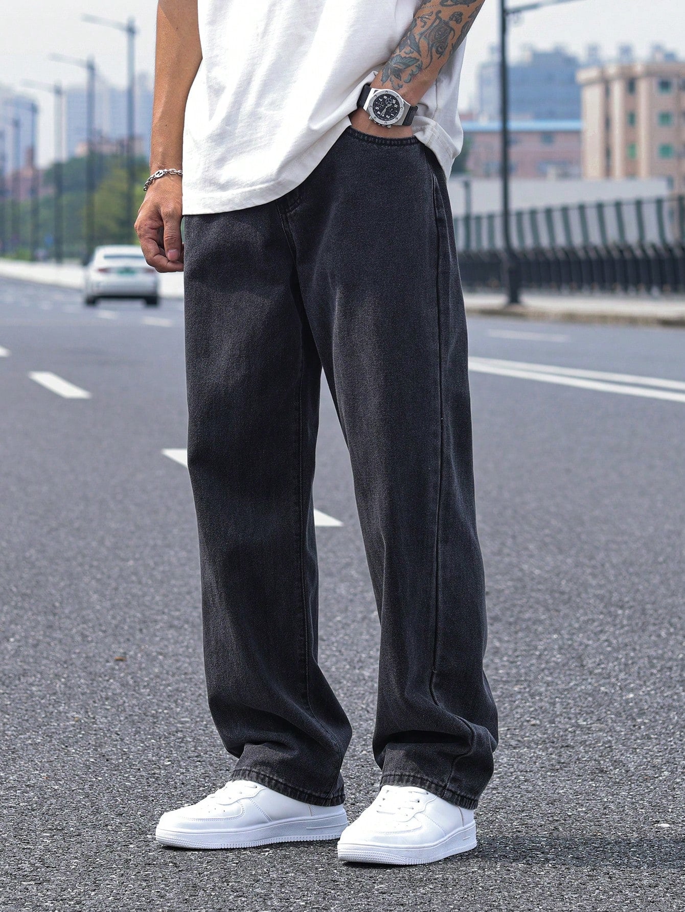 Manfinity Hypemode Jeans droits à poches obliques lavés, coupe ample pour hommes
