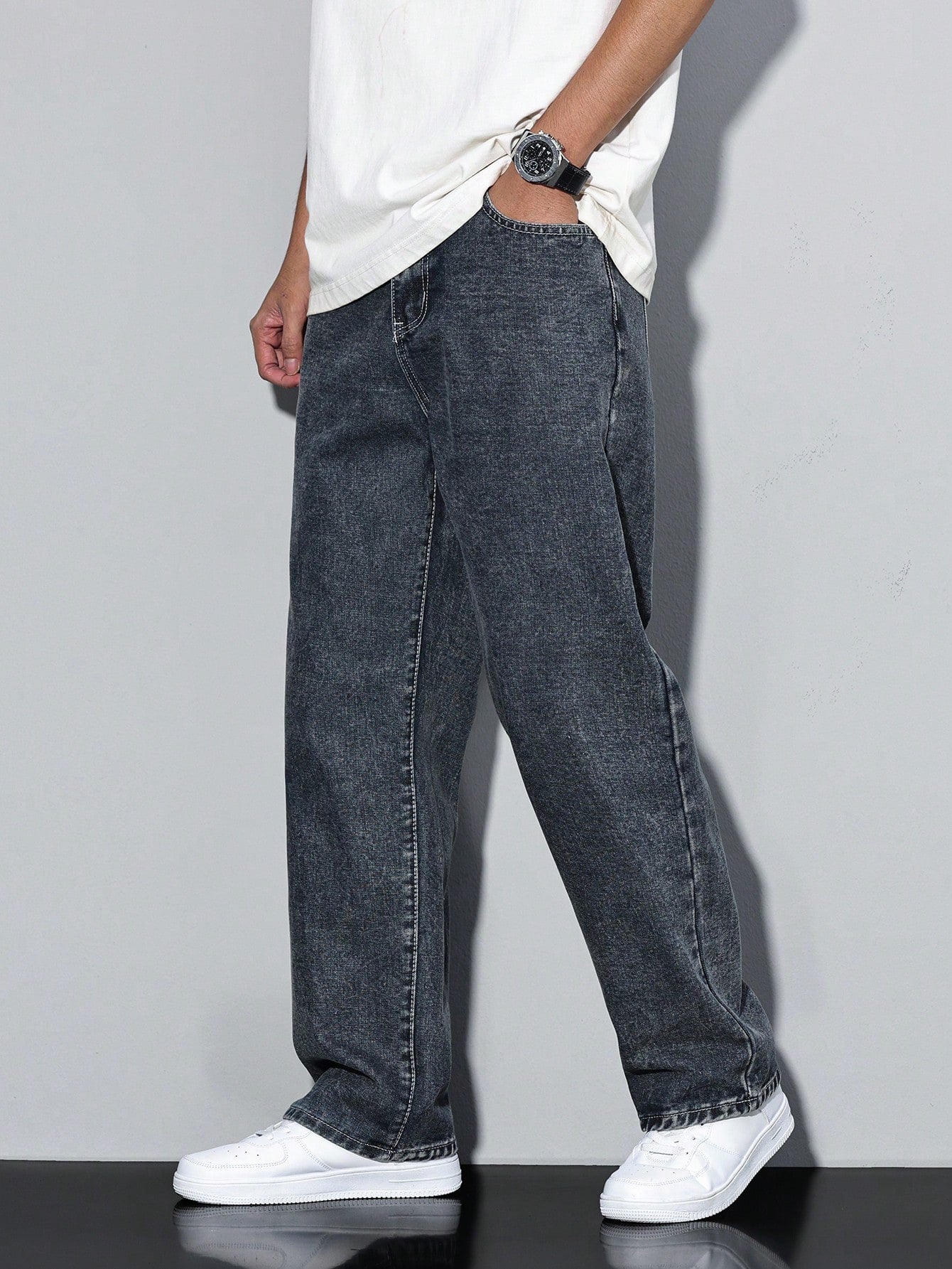 Manfinity Hypemode Jeans droits à poches obliques lavés, coupe ample pour hommes