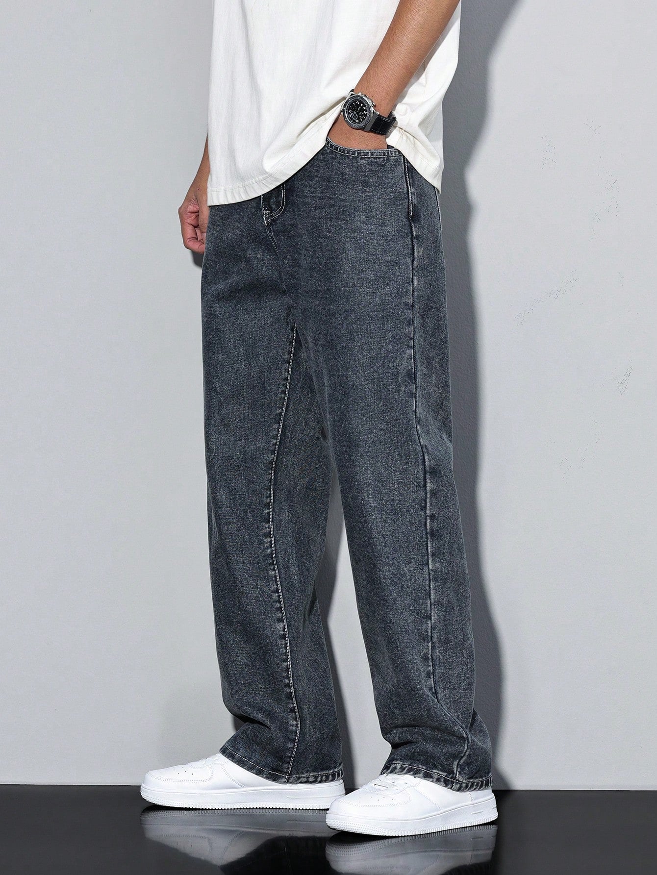 Manfinity Hypemode Jeans droits à poches obliques lavés, coupe ample pour hommes