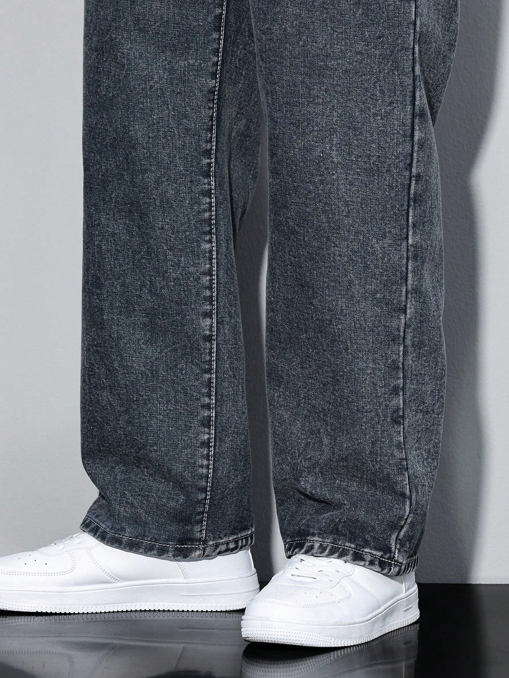 Manfinity Hypemode Jeans droits à poches obliques lavés, coupe ample pour hommes