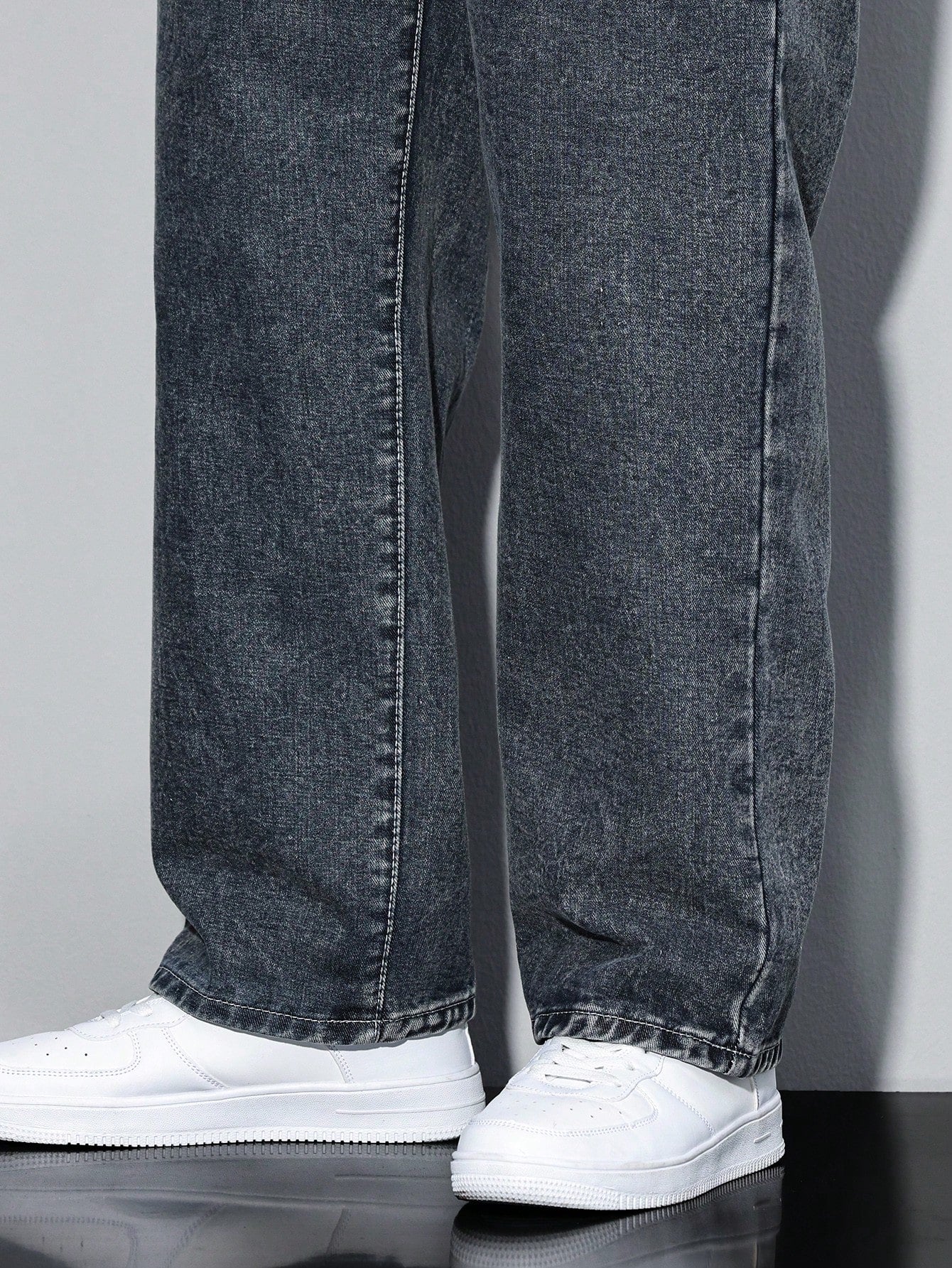 Manfinity Hypemode Jeans droits à poches obliques lavés, coupe ample pour hommes