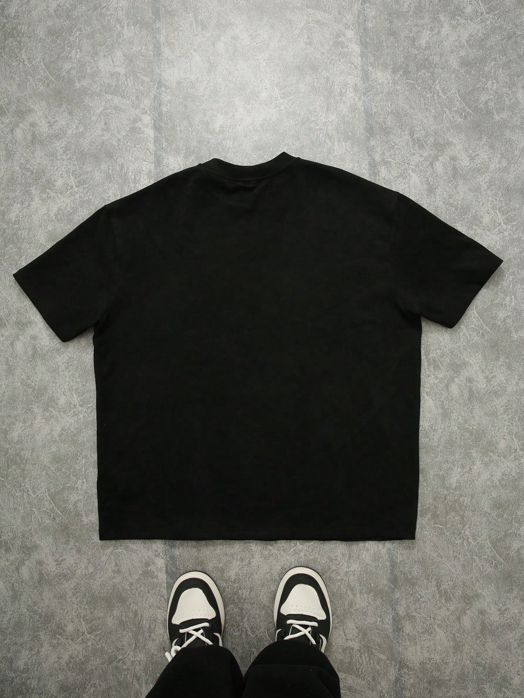 T-shirt noir imprimé de geste de la main pour hommes