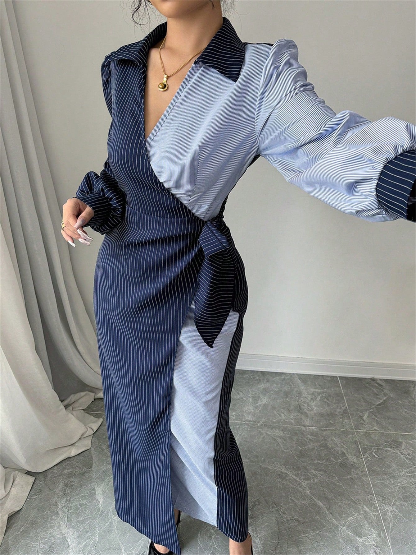 Modelyn Robe mi-longue élégante à taille ajustée et rayures, convient pour le printemps/été