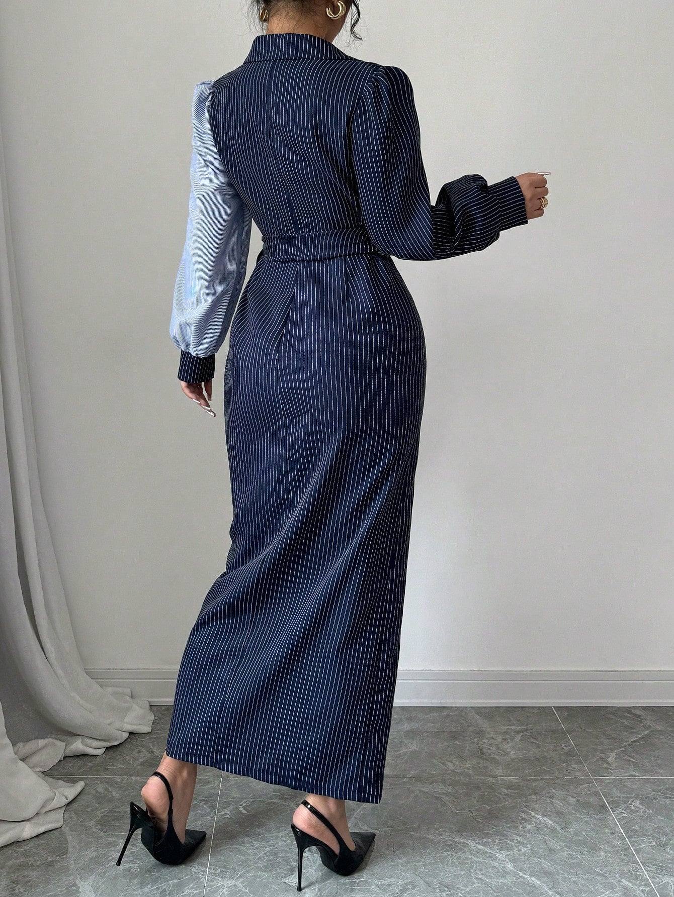 Modelyn Robe mi-longue élégante à taille ajustée et rayures, convient pour le printemps/été