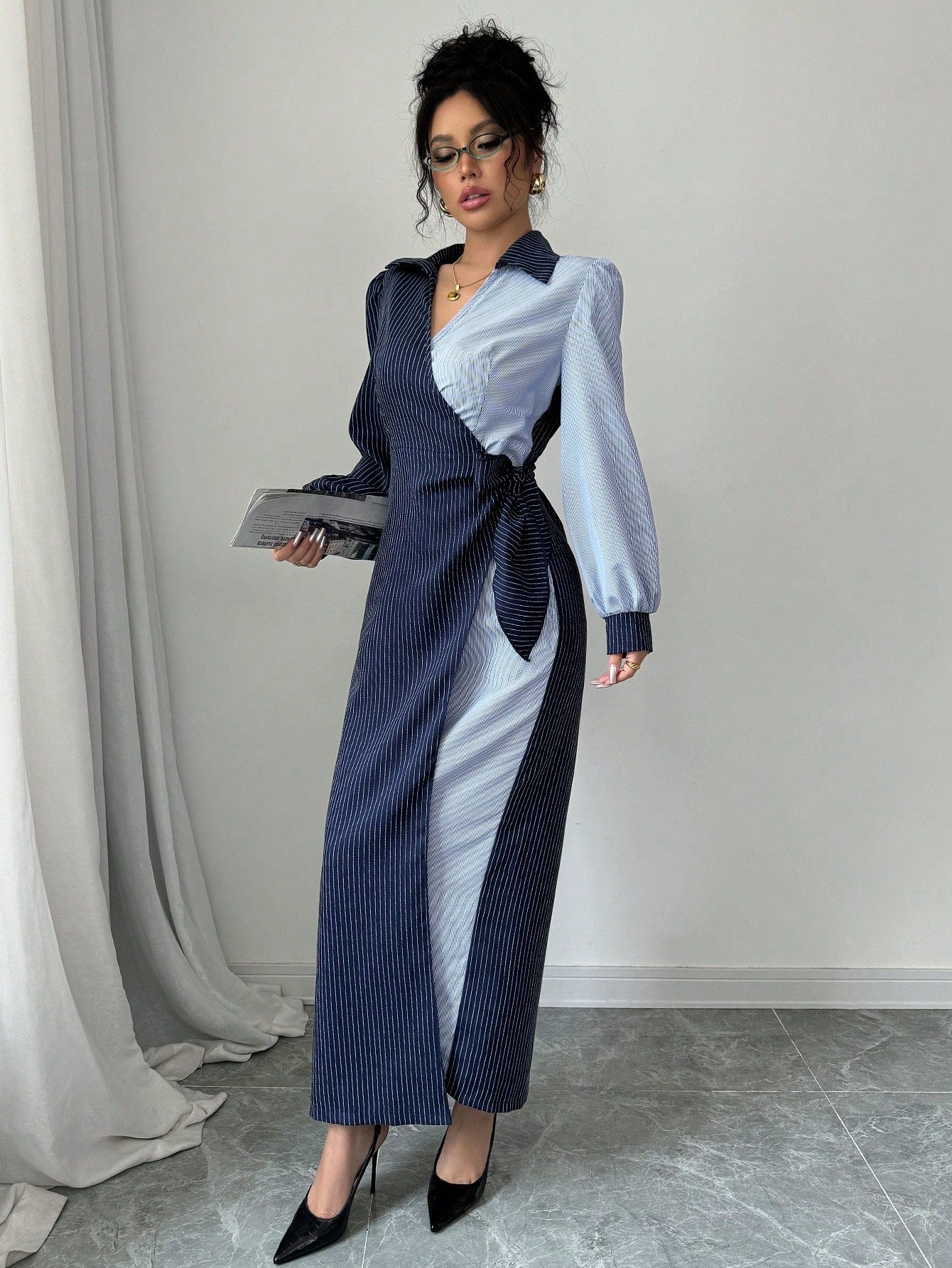 Modelyn Robe mi-longue élégante à taille ajustée et rayures, convient pour le printemps/été