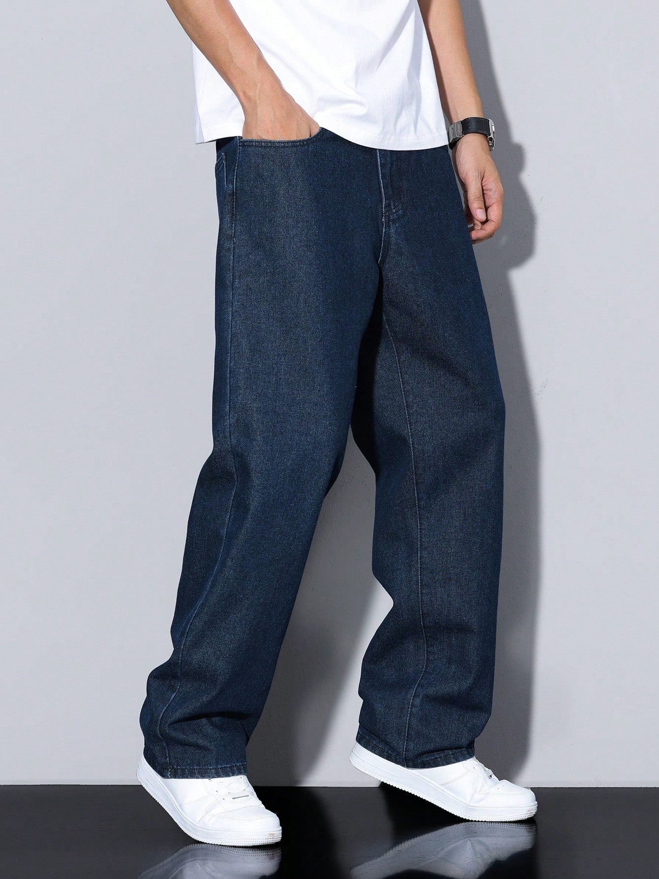 Manfinity Hypemode Jeans droits à poches obliques lavés, coupe ample pour hommes