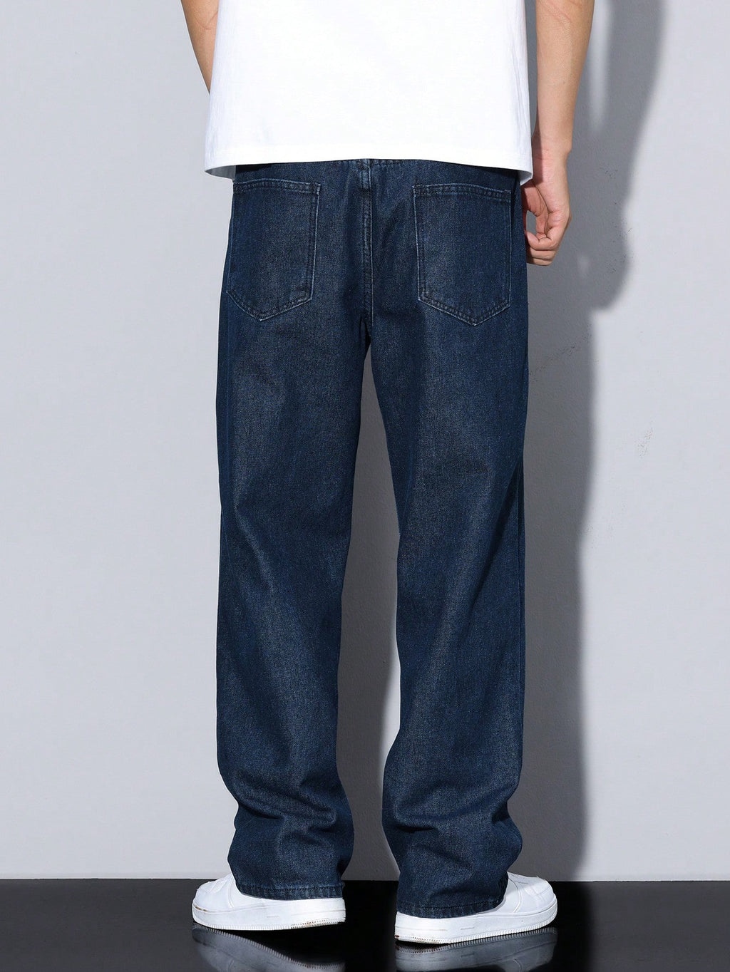 Manfinity Hypemode Jeans droits à poches obliques lavés, coupe ample pour hommes
