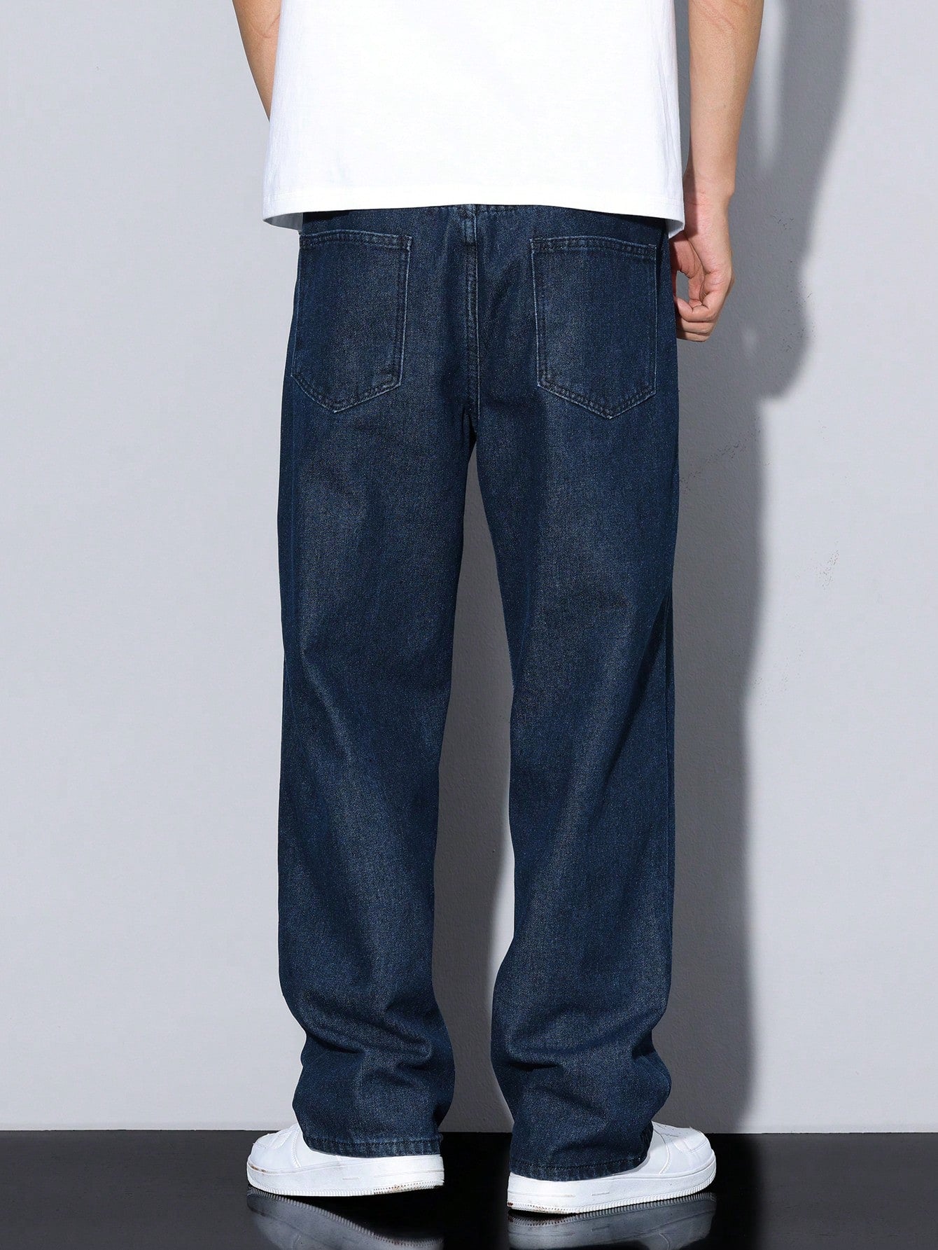 Manfinity Hypemode Jeans droits à poches obliques lavés, coupe ample pour hommes