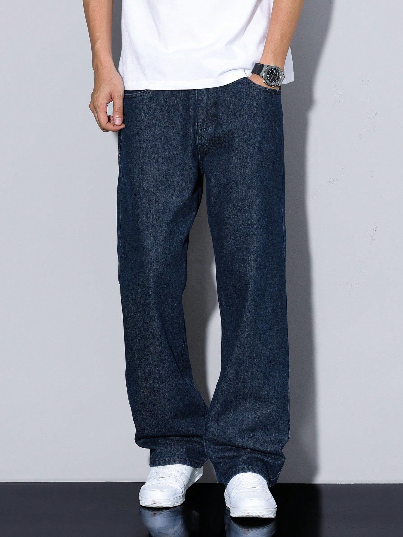 Manfinity Hypemode Jeans droits à poches obliques lavés, coupe ample pour hommes