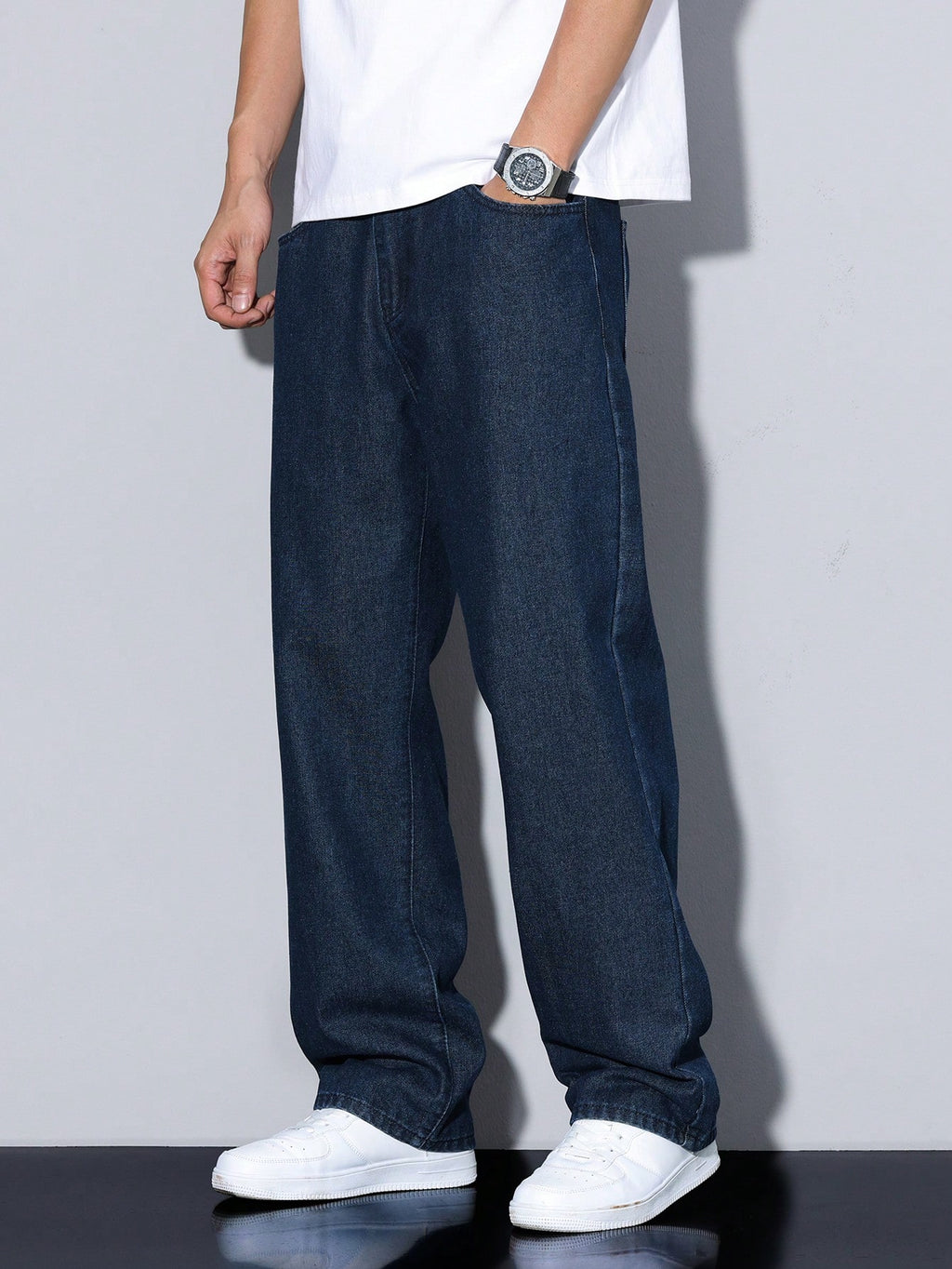 Manfinity Hypemode Jeans droits à poches obliques lavés, coupe ample pour hommes