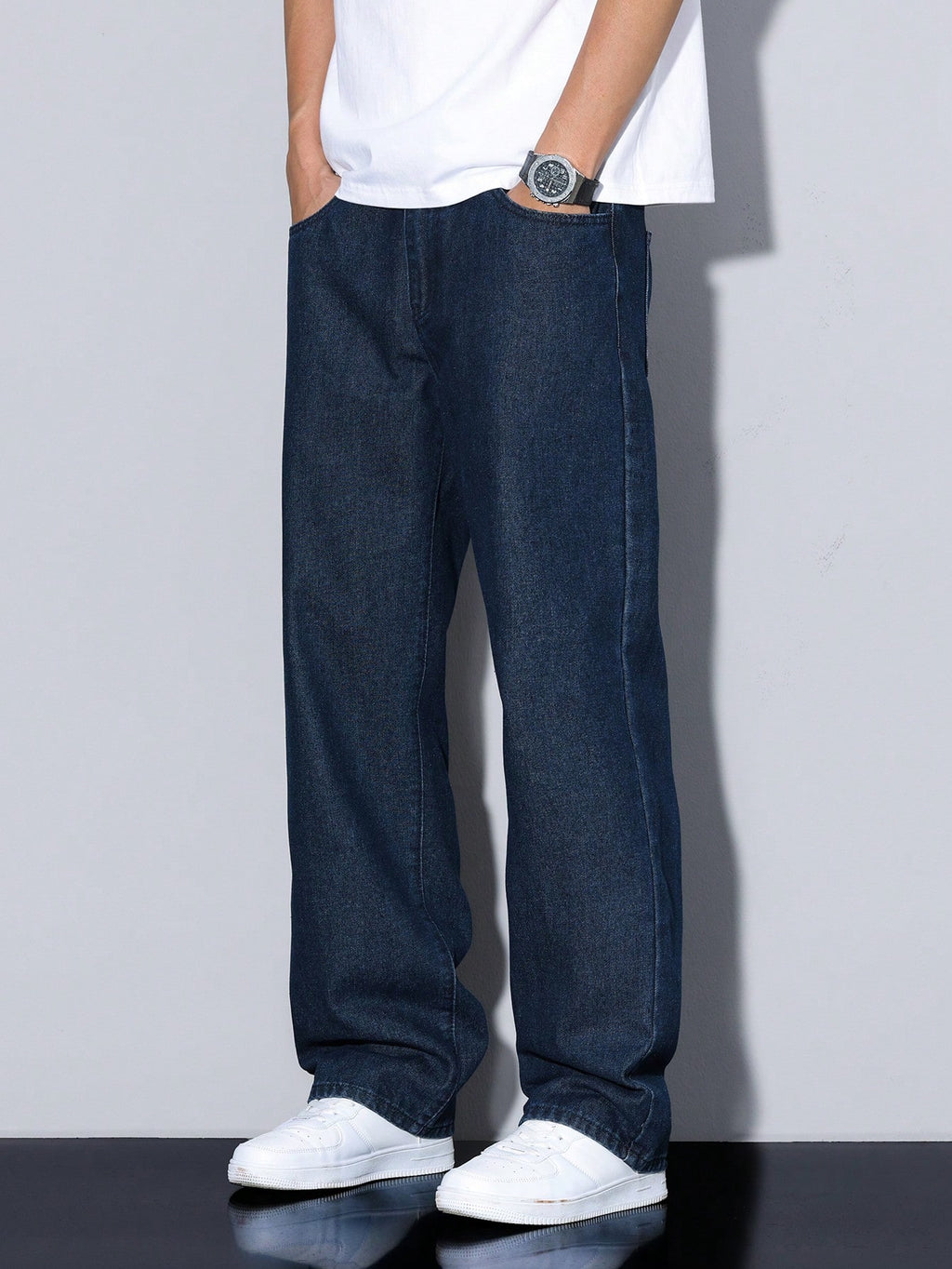 Manfinity Hypemode Jeans droits à poches obliques lavés, coupe ample pour hommes