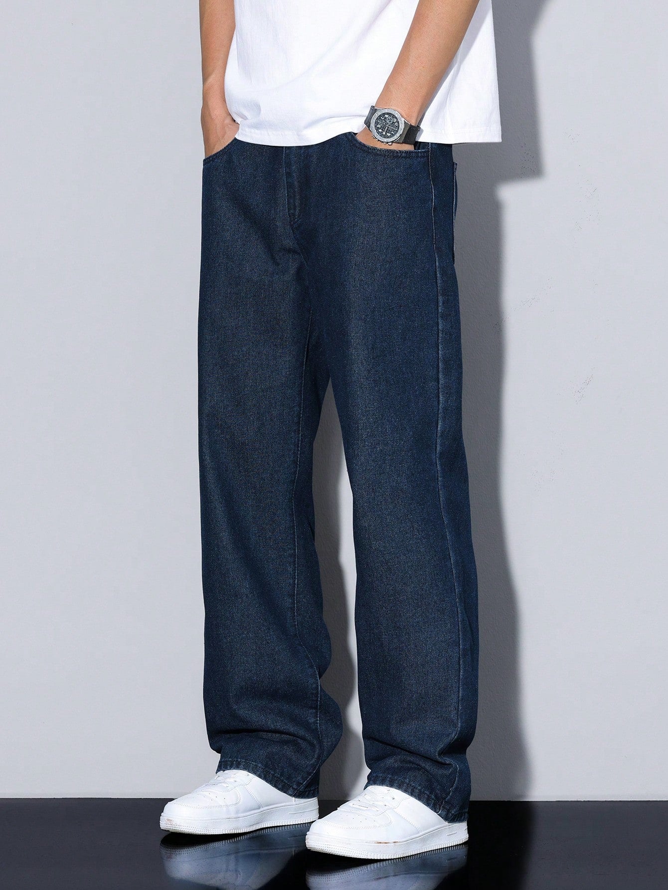 Manfinity Hypemode Jeans droits à poches obliques lavés, coupe ample pour hommes