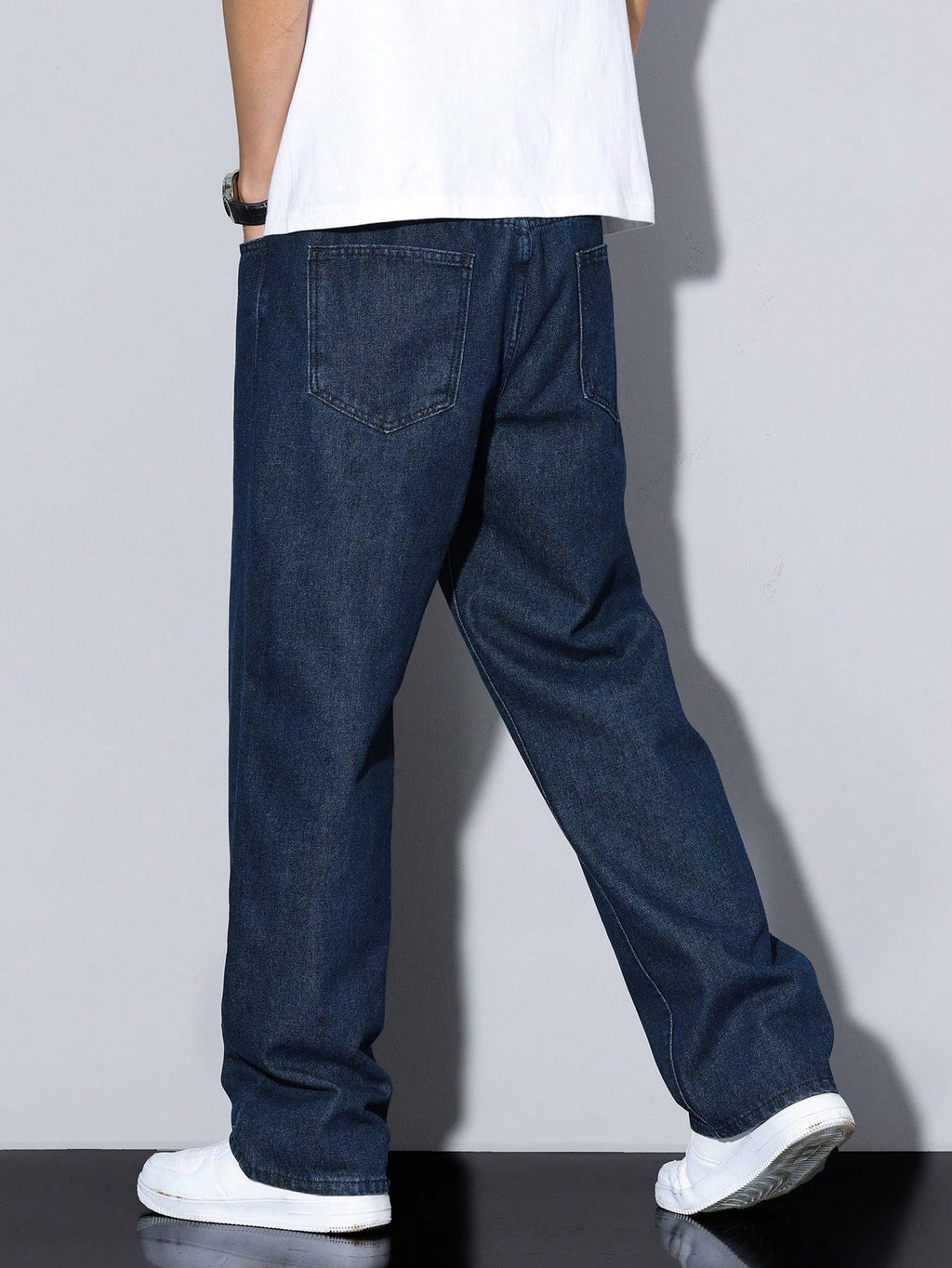 Manfinity Hypemode Jeans droits à poches obliques lavés, coupe ample pour hommes