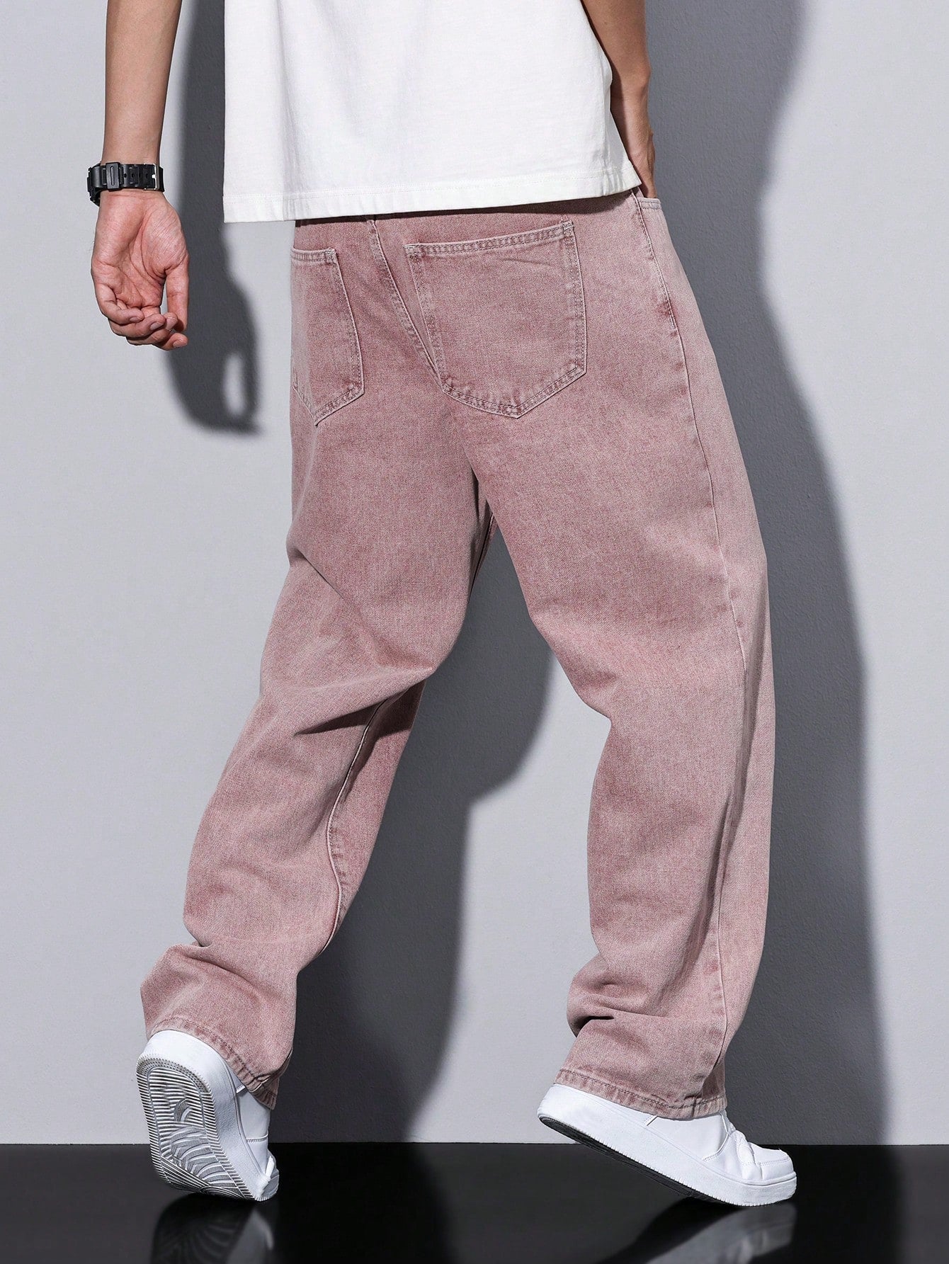 Manfinity Hypemode Jeans droits à poches obliques lavés, coupe ample pour hommes