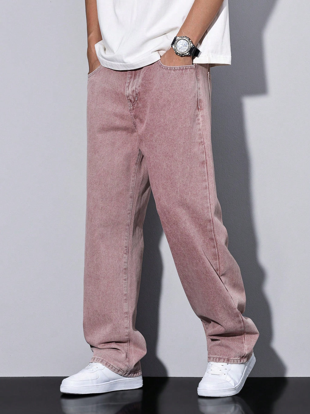 Manfinity Hypemode Jeans droits à poches obliques lavés, coupe ample pour hommes