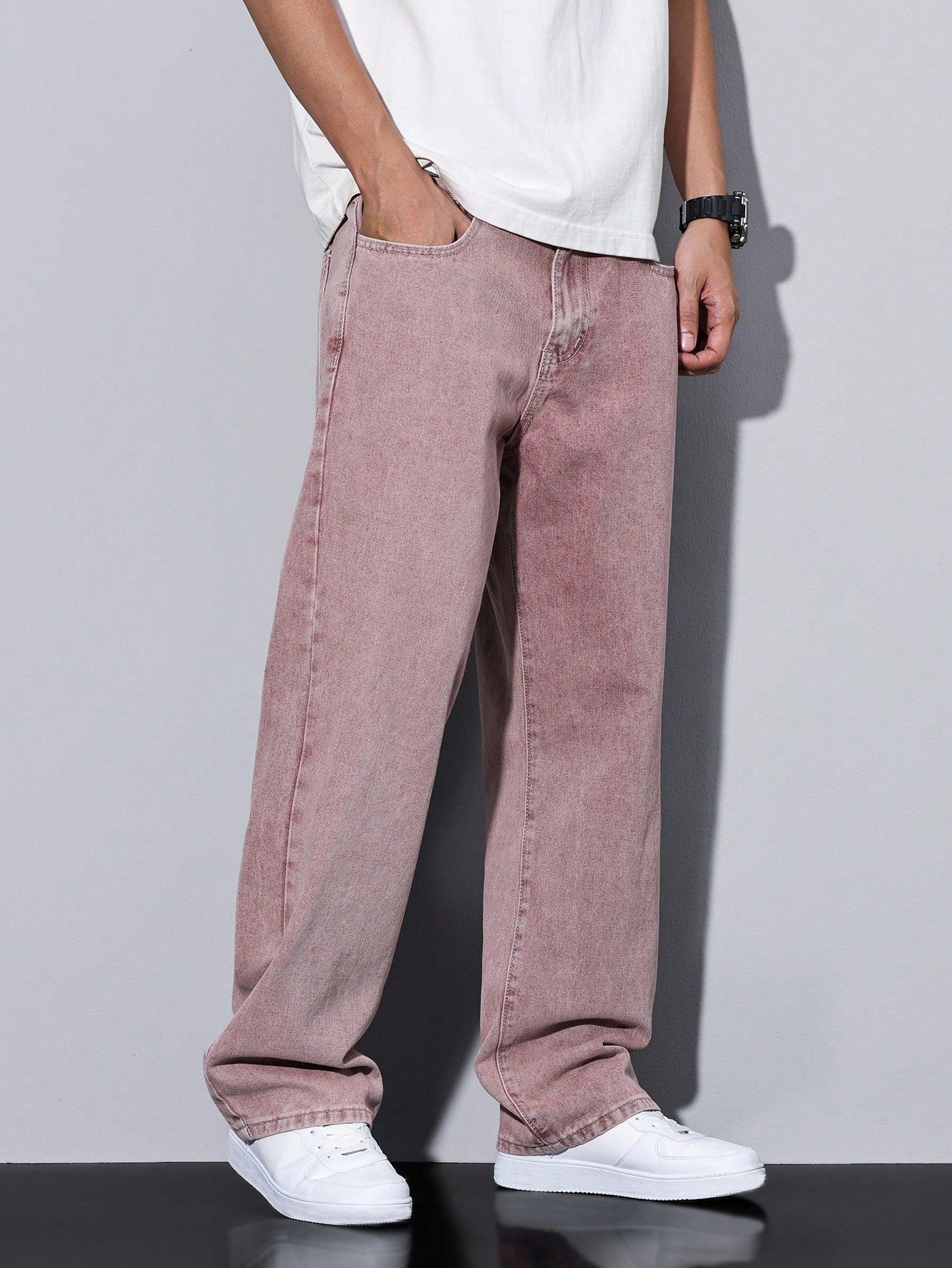 Manfinity Hypemode Jeans droits à poches obliques lavés, coupe ample pour hommes
