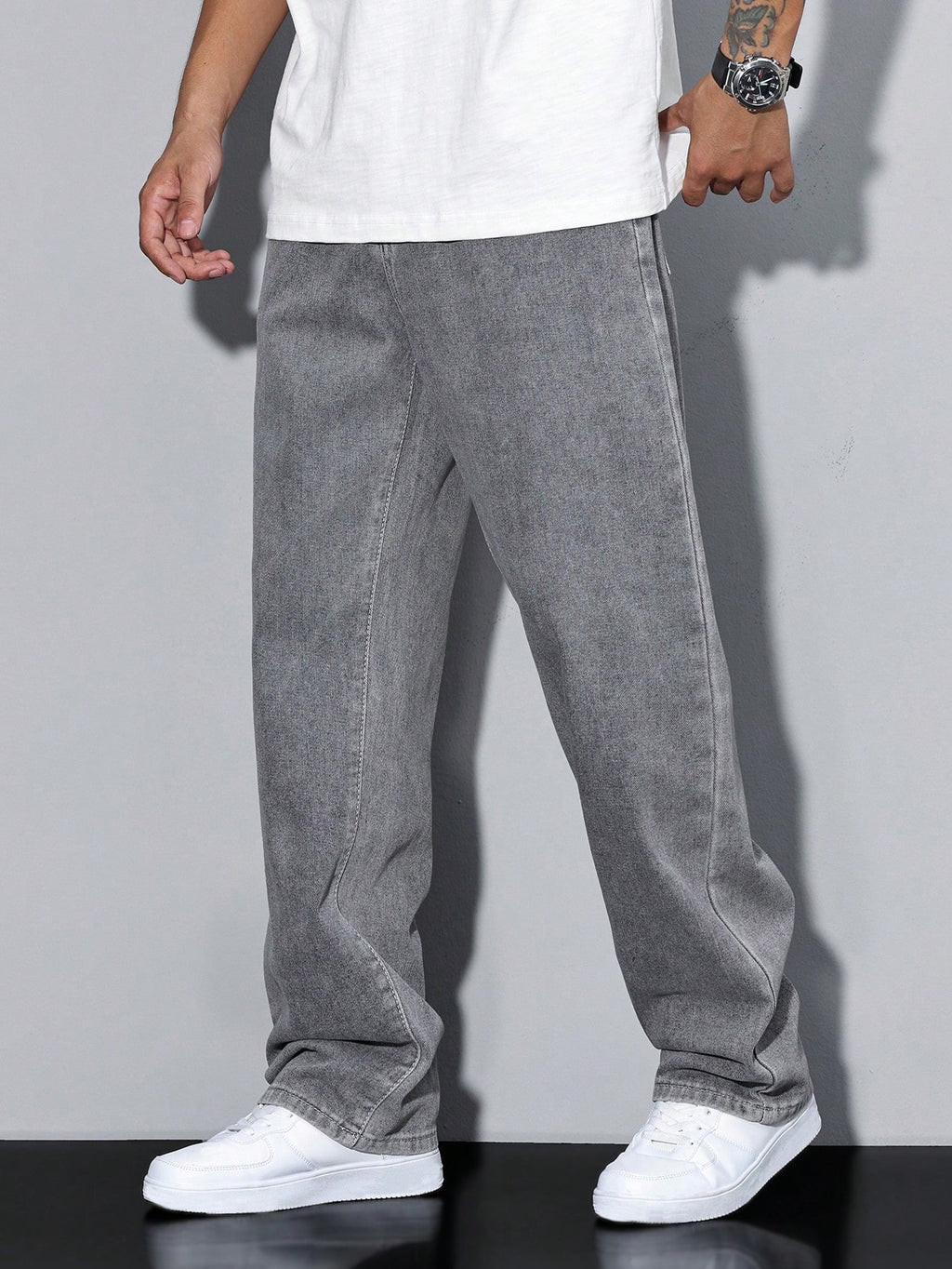 Manfinity Hypemode Jeans droits à poches obliques lavés, coupe ample pour hommes