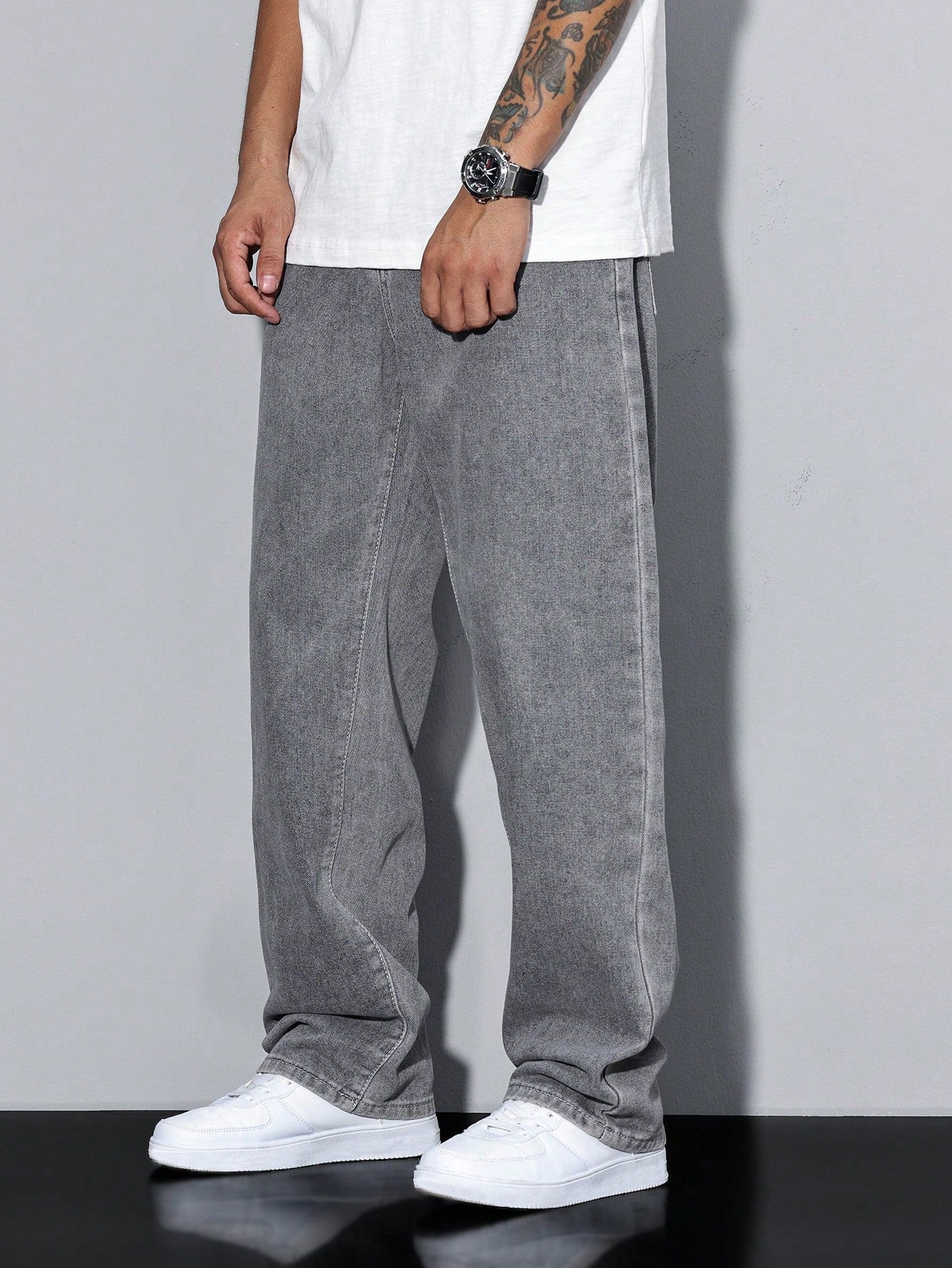Manfinity Hypemode Jeans droits à poches obliques lavés, coupe ample pour hommes