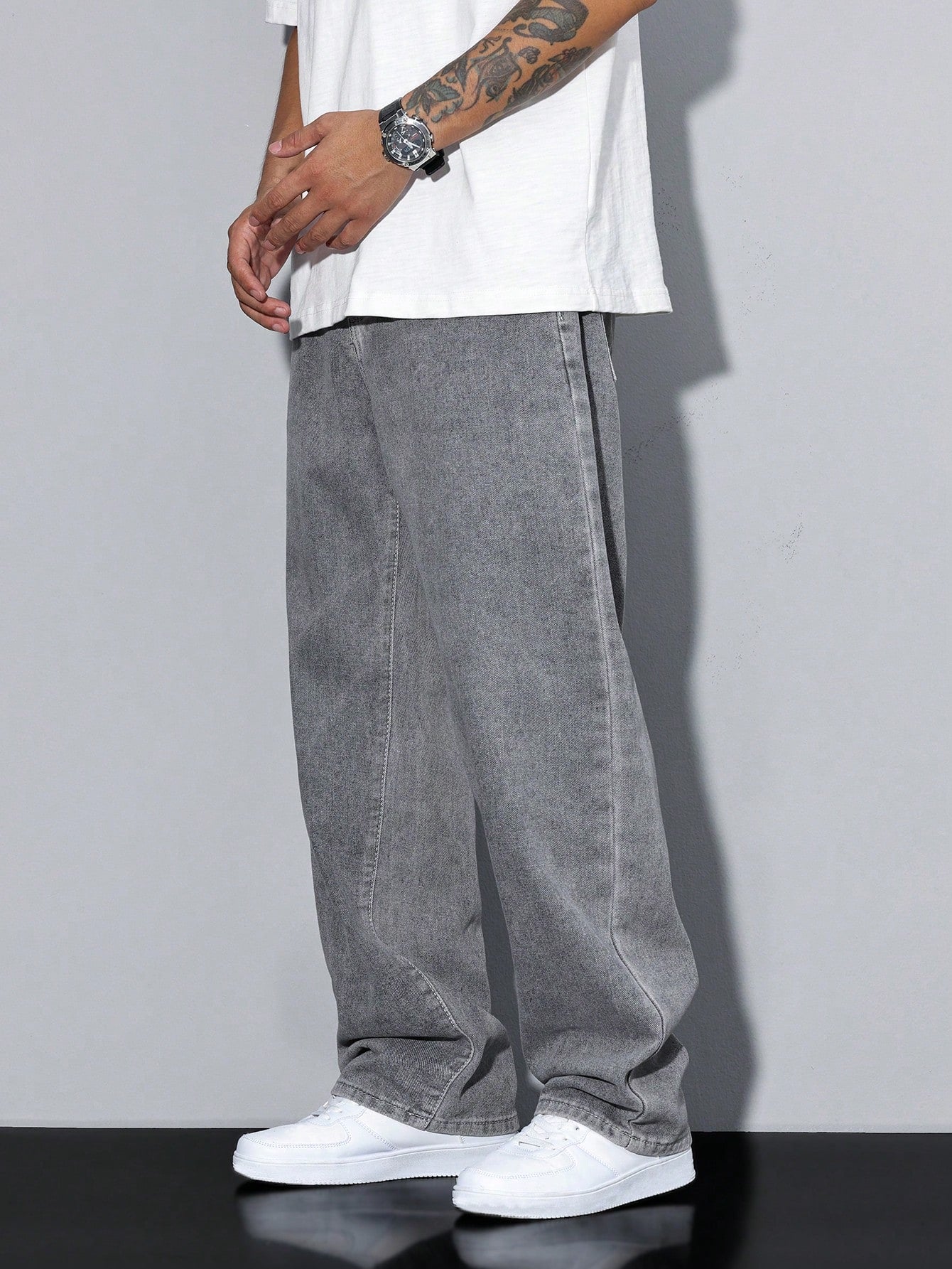 Manfinity Hypemode Jeans droits à poches obliques lavés, coupe ample pour hommes