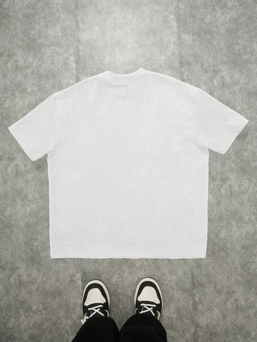 T-shirt noir imprimé de geste de la main pour hommes