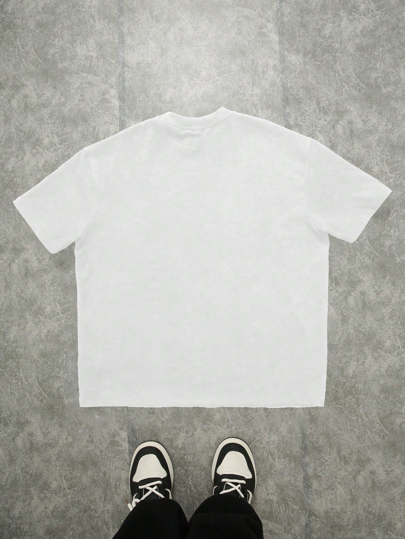 T-shirt noir imprimé de geste de la main pour hommes