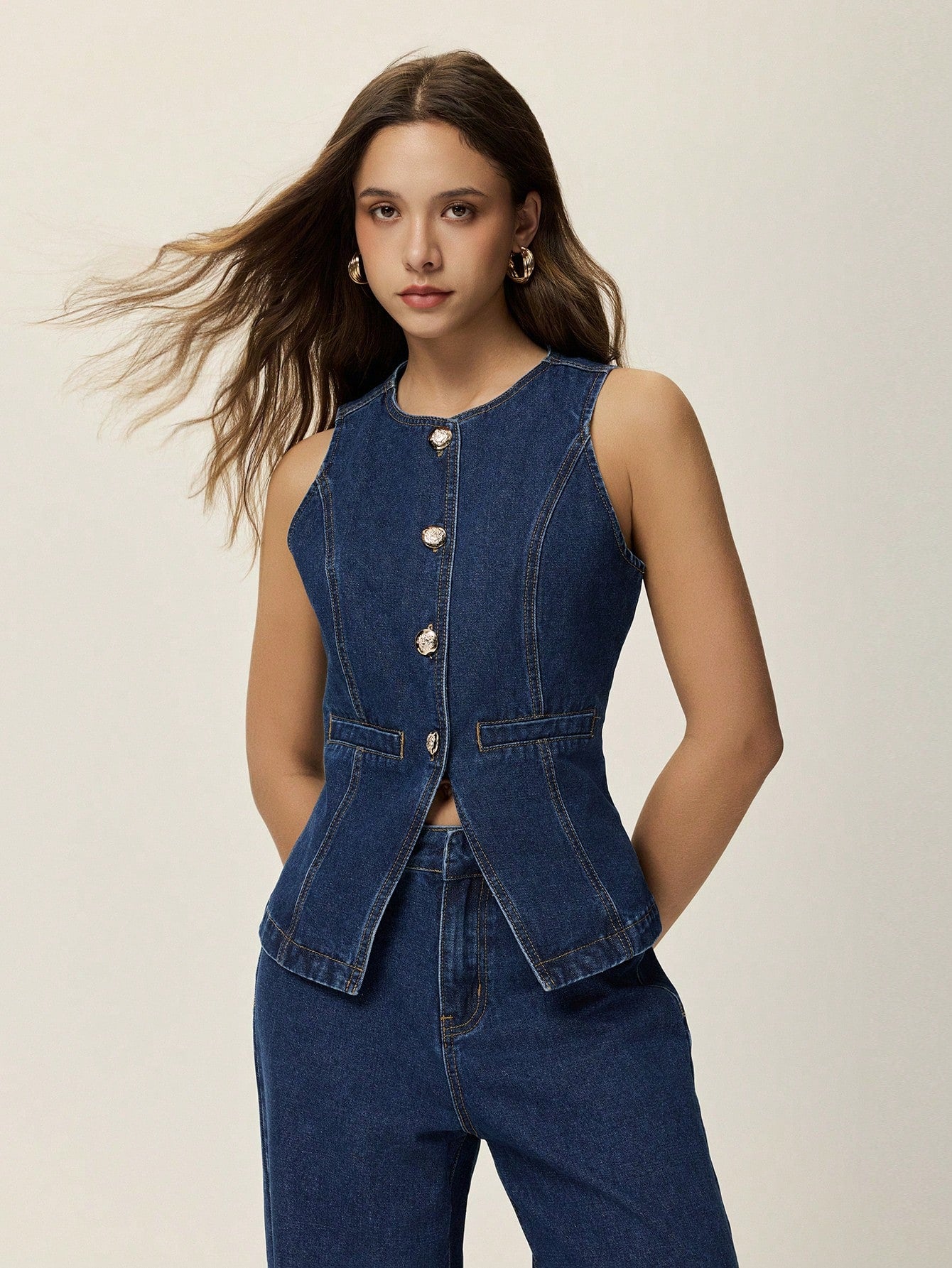 Poéselle Ensemble 2 pièces pour femmes : débardeur avec fente à la taille et boutons en métal, et jeans longs. Ensemble en denim élégant, jeans à jambe large et ample, jeans taille haute pour femmes, FW25