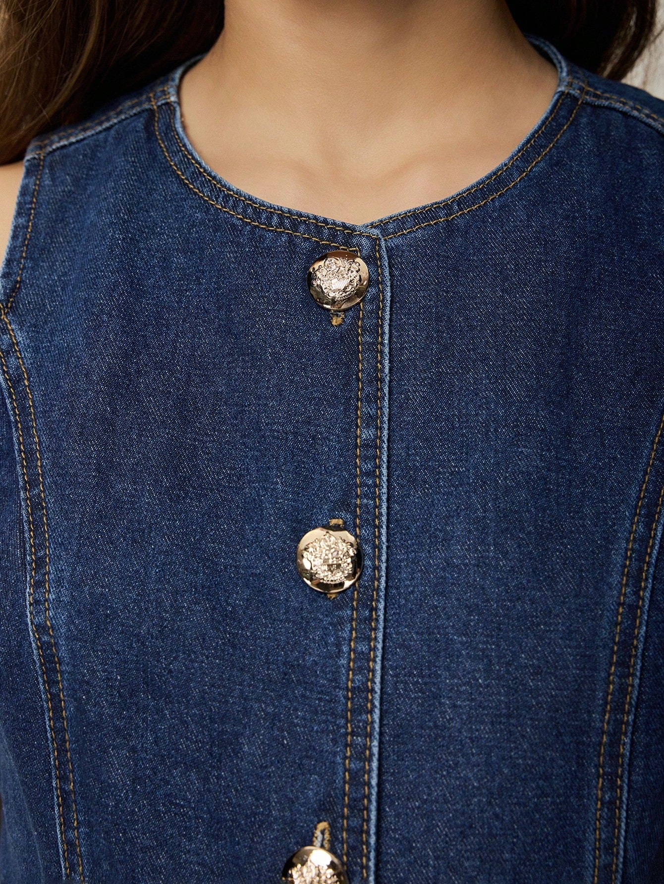 Poéselle Ensemble 2 pièces pour femmes : débardeur avec fente à la taille et boutons en métal, et jeans longs. Ensemble en denim élégant, jeans à jambe large et ample, jeans taille haute pour femmes, FW25