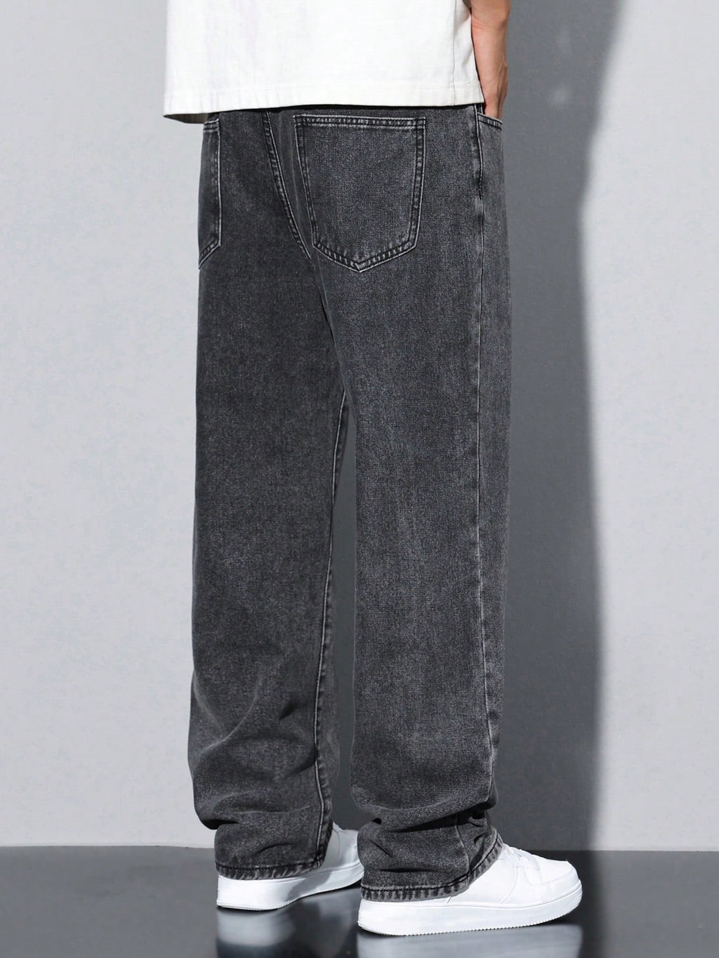 Manfinity Hypemode Jeans droits à poches obliques lavés, coupe ample pour hommes