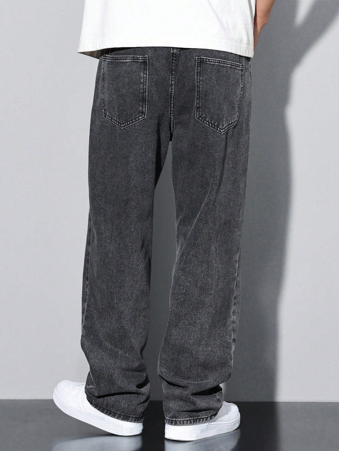 Manfinity Hypemode Jeans droits à poches obliques lavés, coupe ample pour hommes