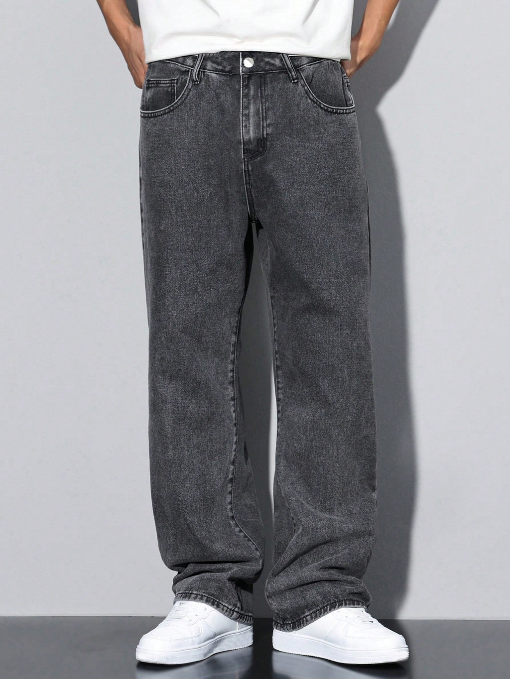 Manfinity Hypemode Jeans droits à poches obliques lavés, coupe ample pour hommes