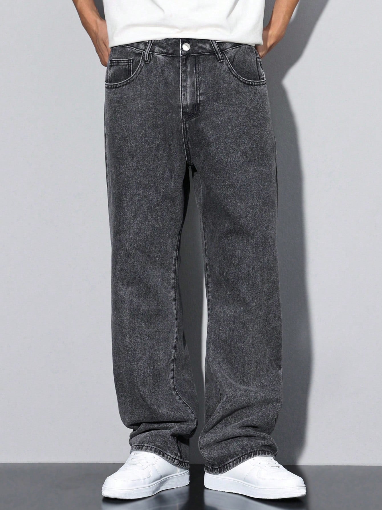 Manfinity Hypemode Jeans droits à poches obliques lavés, coupe ample pour hommes