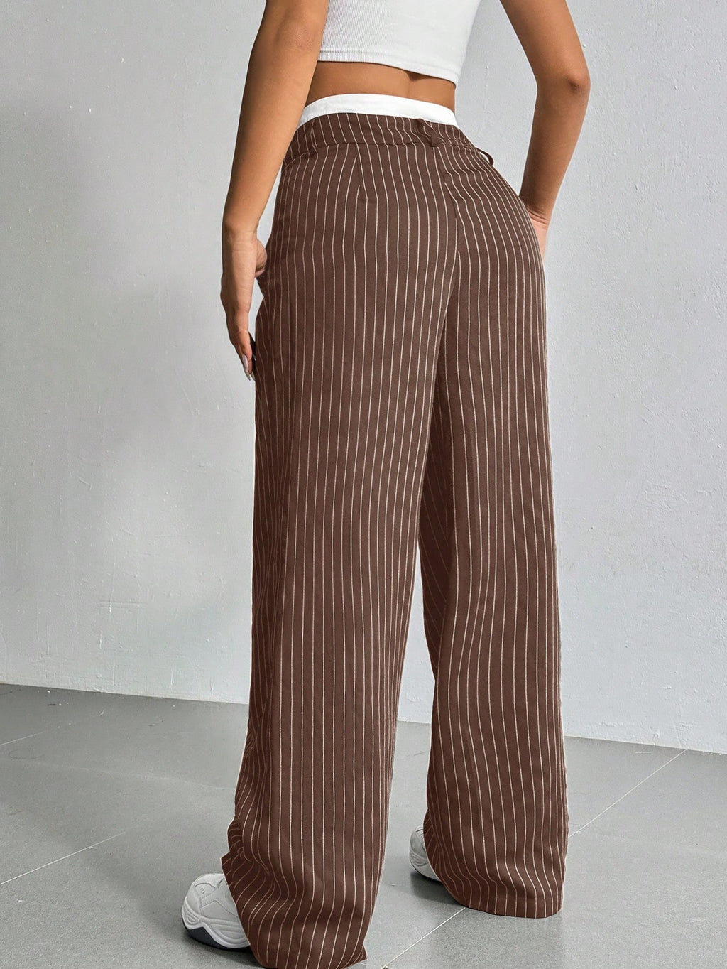 SHEIN EZwear Pantalon large de costume à jambes larges plissées pour femmes avec bande de taille en blocs de couleur