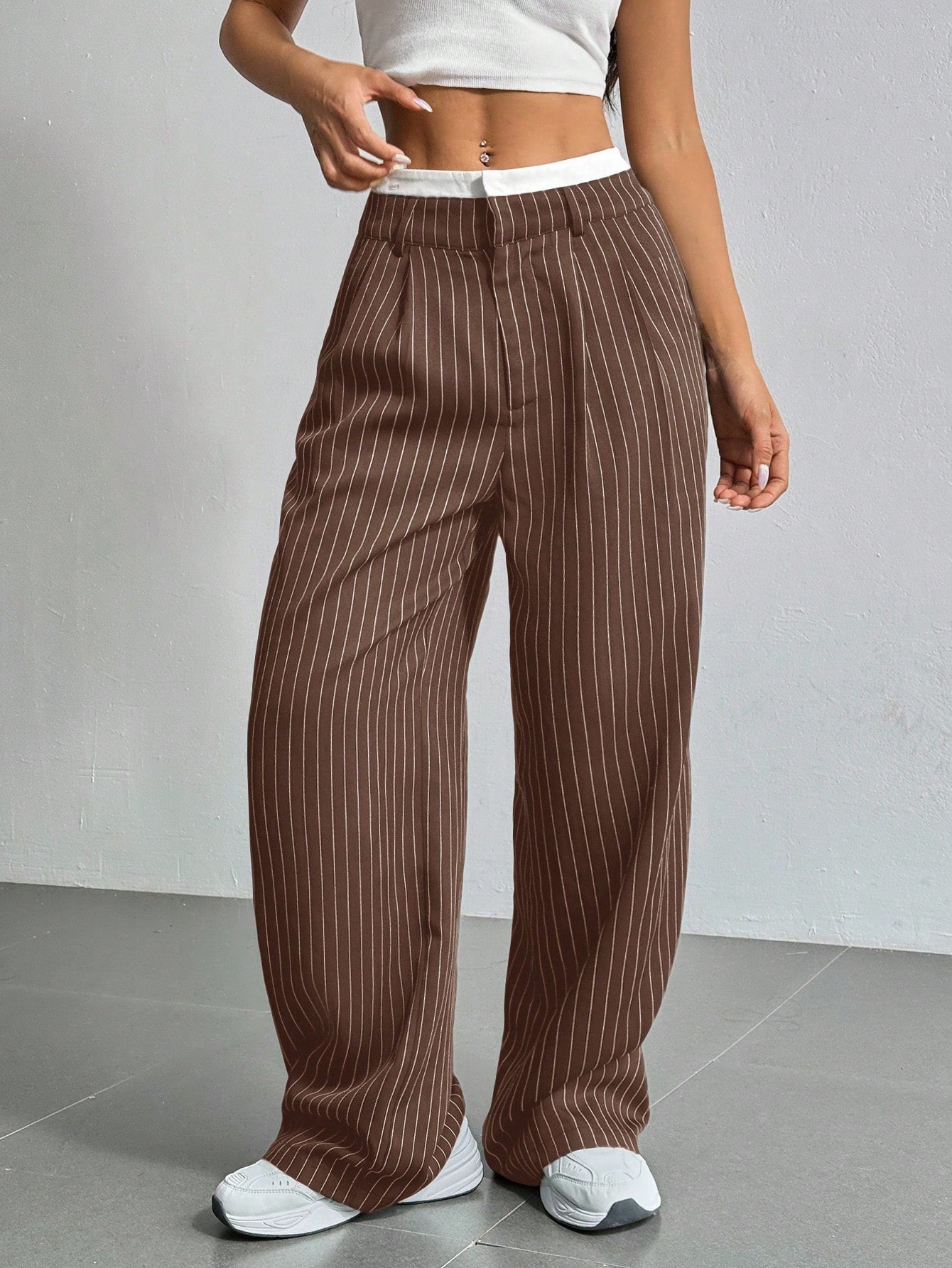 SHEIN EZwear Pantalon large de costume à jambes larges plissées pour femmes avec bande de taille en blocs de couleur