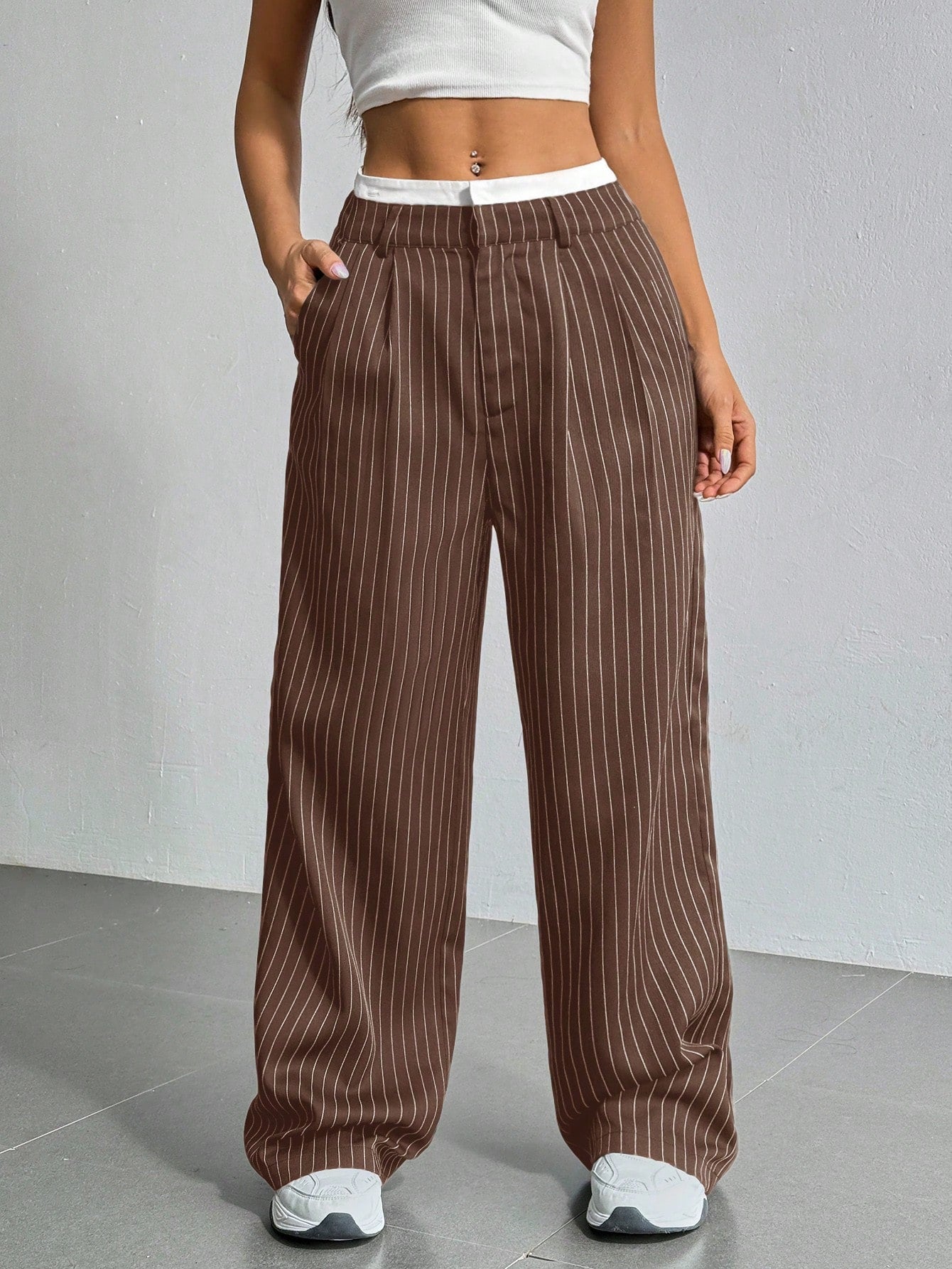 SHEIN EZwear Pantalon large de costume à jambes larges plissées pour femmes avec bande de taille en blocs de couleur