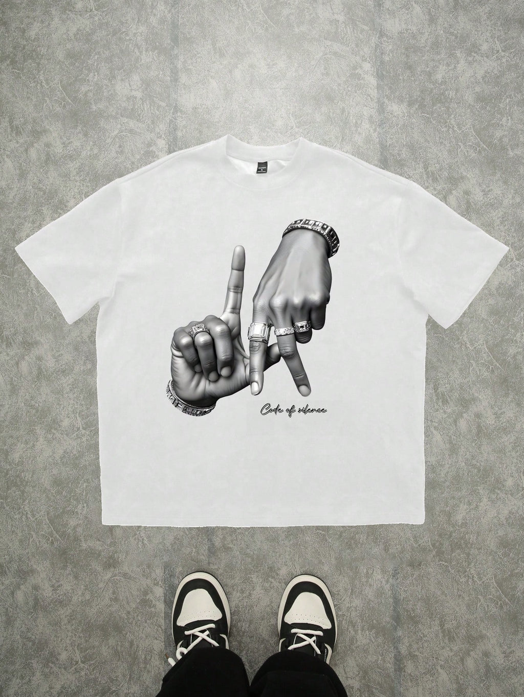 T-shirt noir imprimé de geste de la main pour hommes