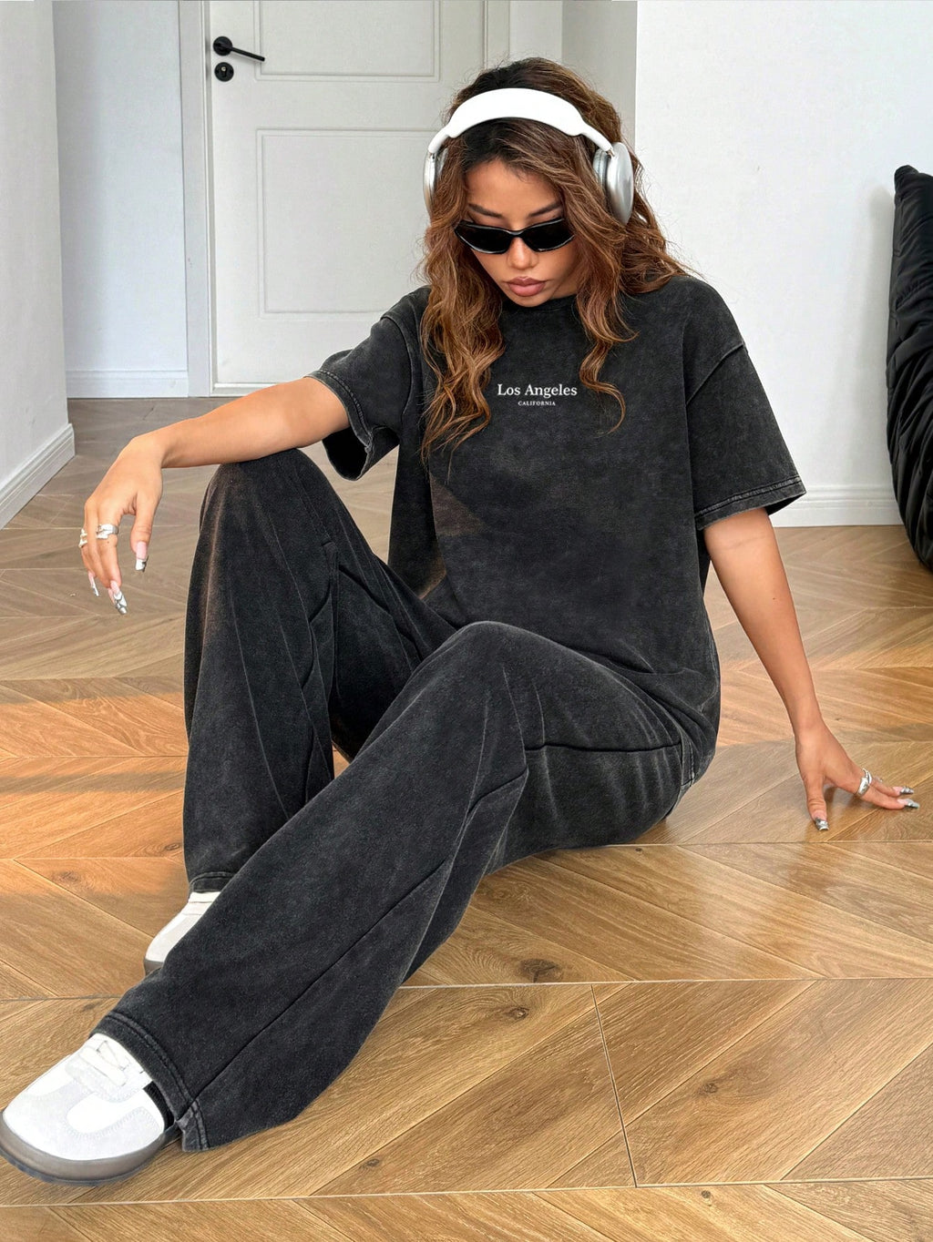 SHEIN EZwear Ensemble 2 pièces Top à manches courtes et pantalon gris vintage lavé avec broderie de lettres, tenue décontractée pour femmes