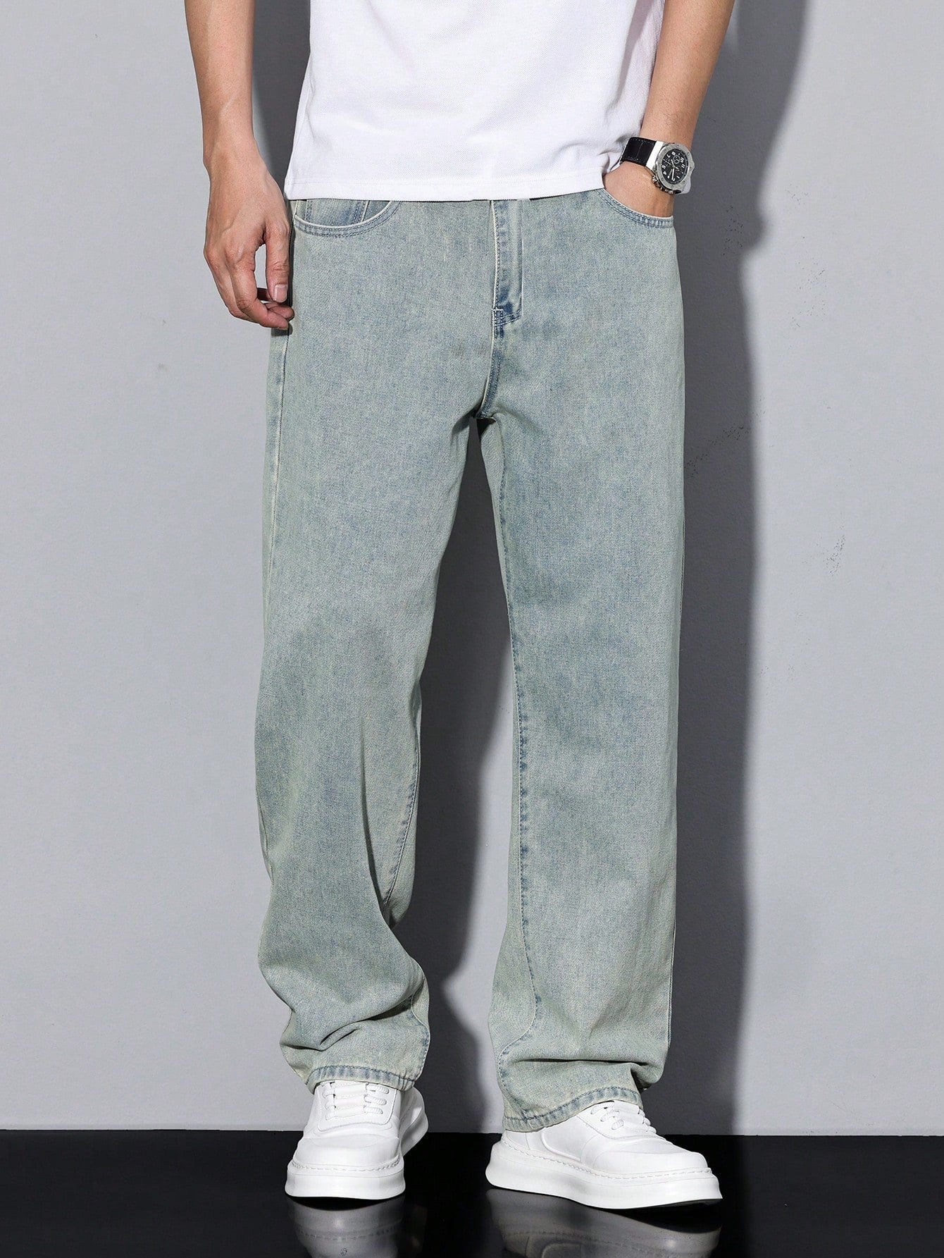 Manfinity Hypemode Jeans droits à poches obliques lavés, coupe ample pour hommes