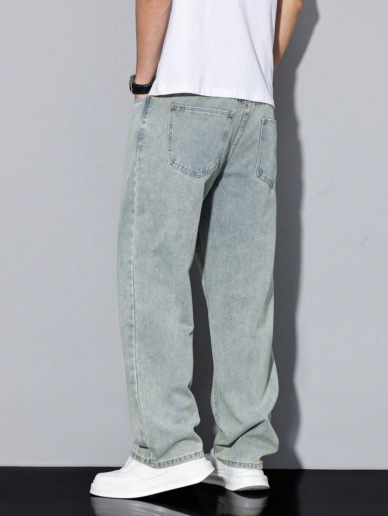 Manfinity Hypemode Jeans droits à poches obliques lavés, coupe ample pour hommes