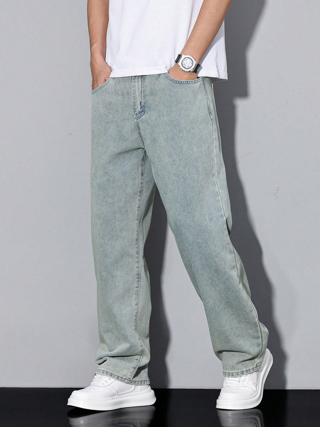 Manfinity Hypemode Jeans droits à poches obliques lavés, coupe ample pour hommes