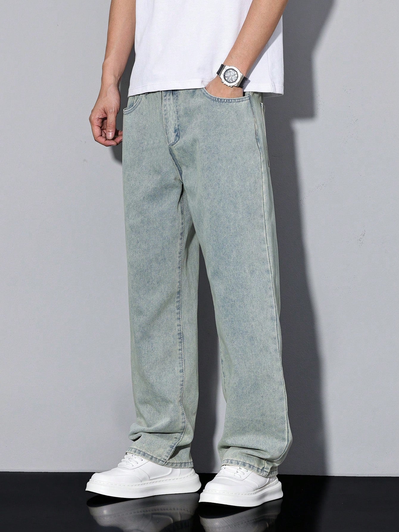 Manfinity Hypemode Jeans droits à poches obliques lavés, coupe ample pour hommes