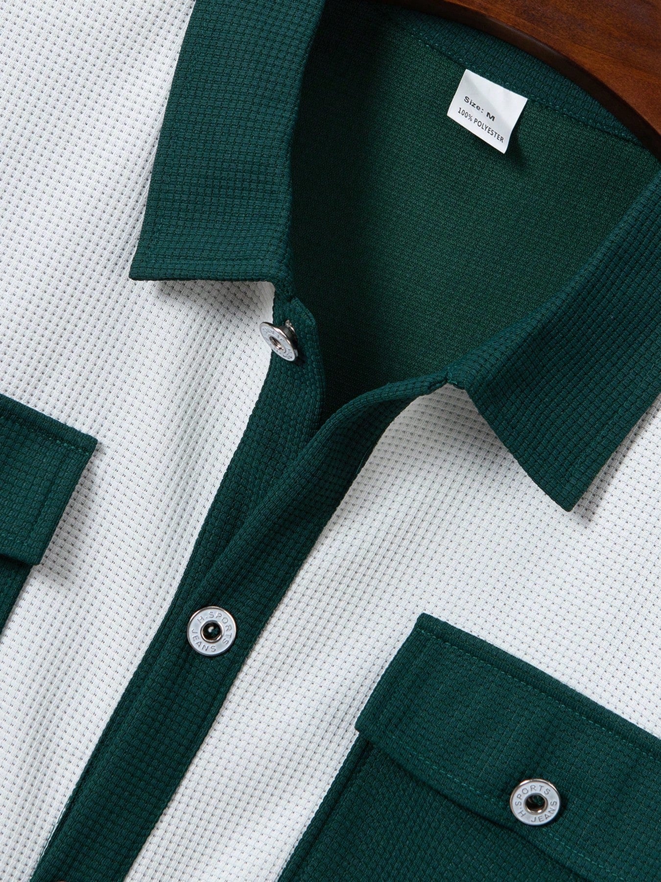 2 pièces Chemise décontractée mode homme avec boutons argentés contrastants, grandes poches et col châle + pantalon, tenue de printemps/été