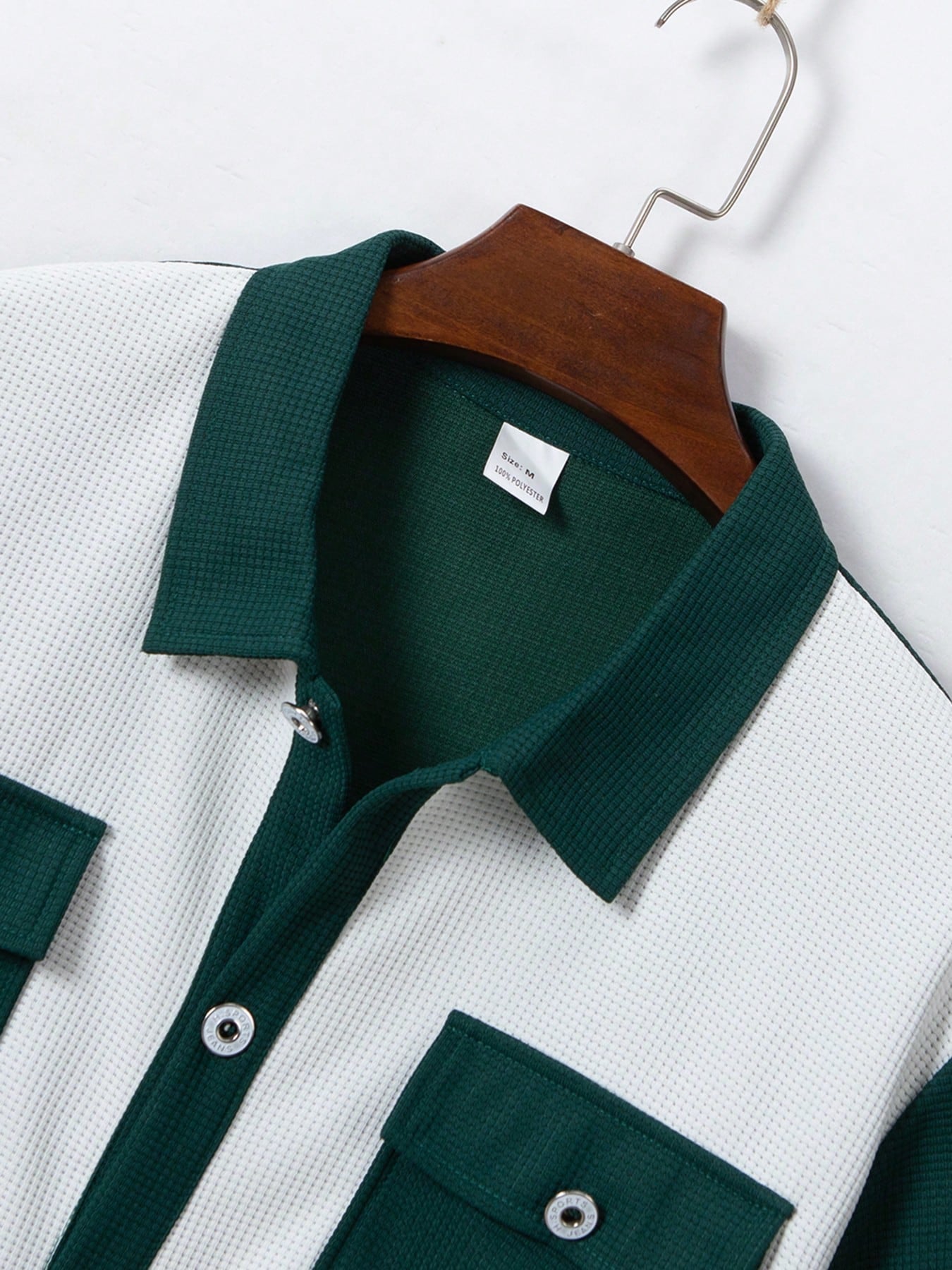 2 pièces Chemise décontractée mode homme avec boutons argentés contrastants, grandes poches et col châle + pantalon, tenue de printemps/été